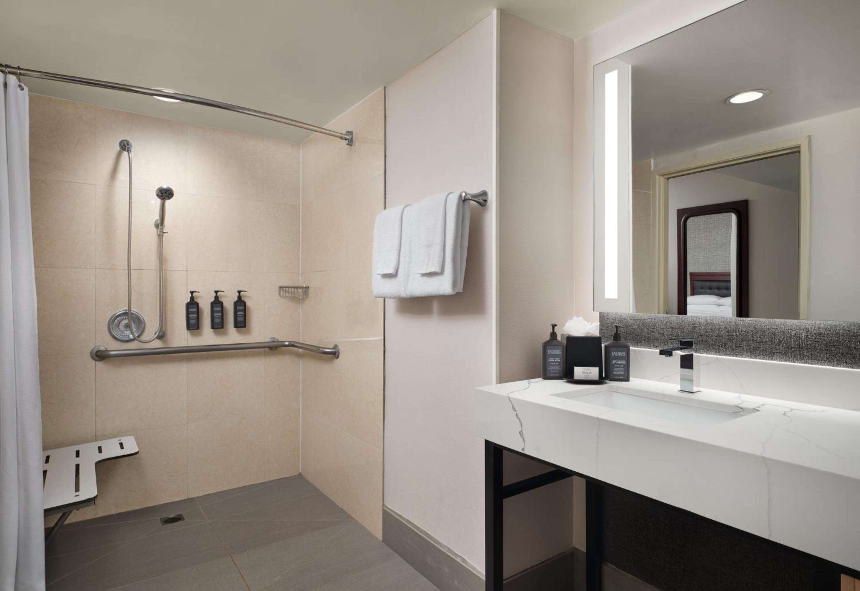 Double Room with Two Double Beds and Adapted Tub - Mobility and Hearing Accessible