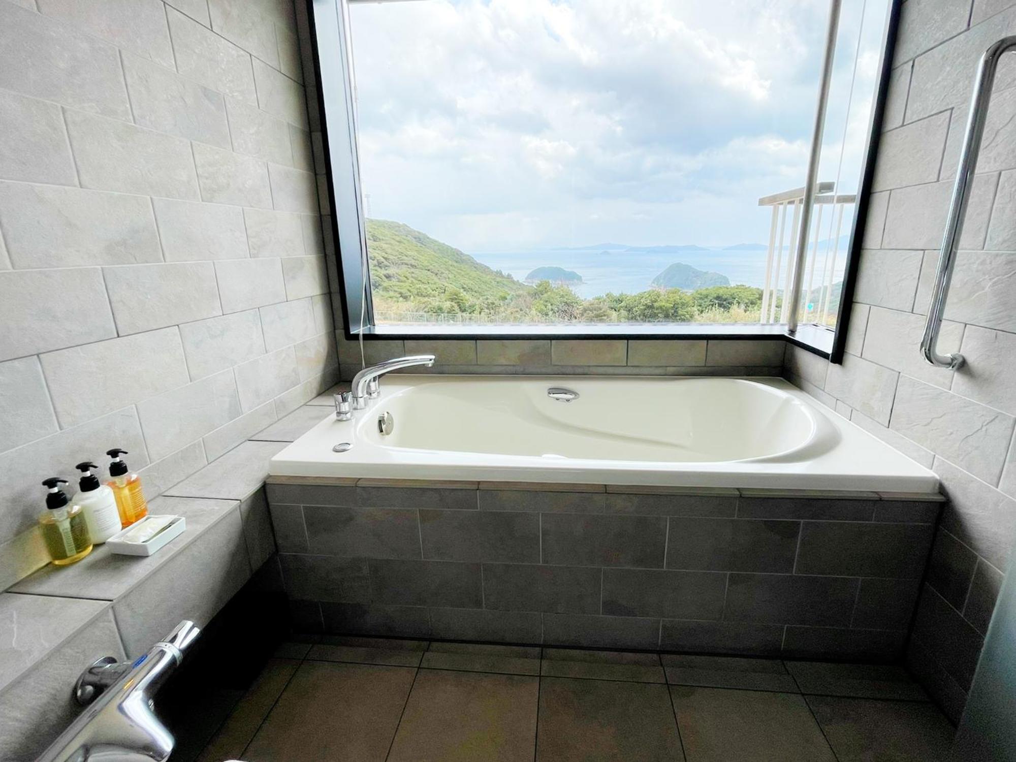 Deluxe Twin Room with Sea View photo 2