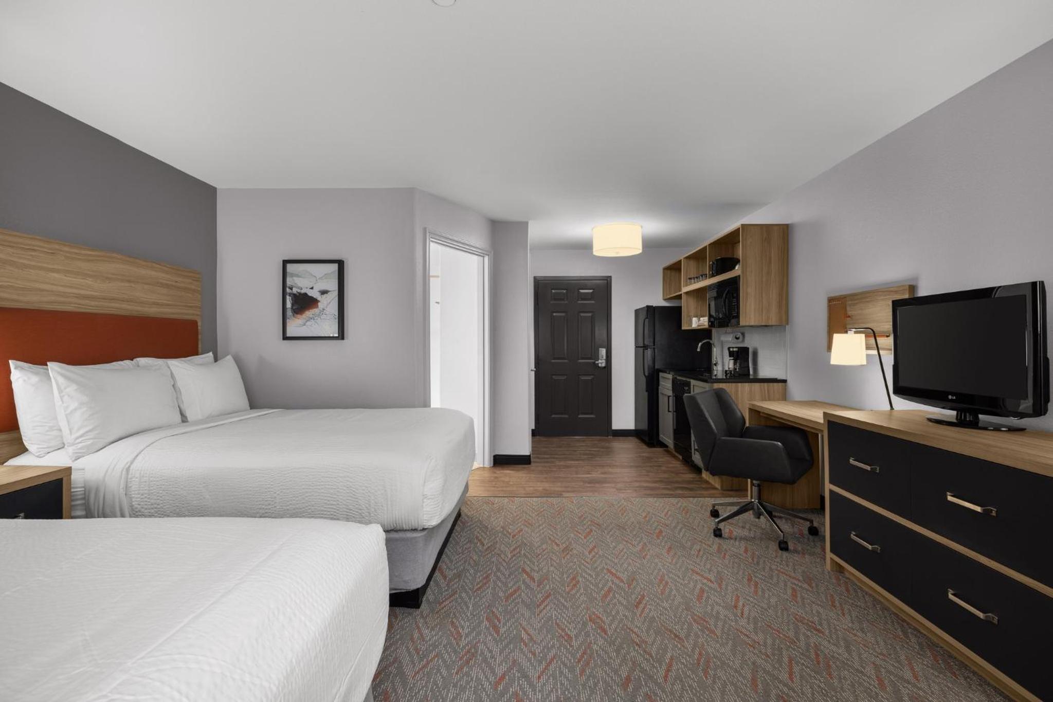 Studio Suite with Two Queen Beds - Photo 2