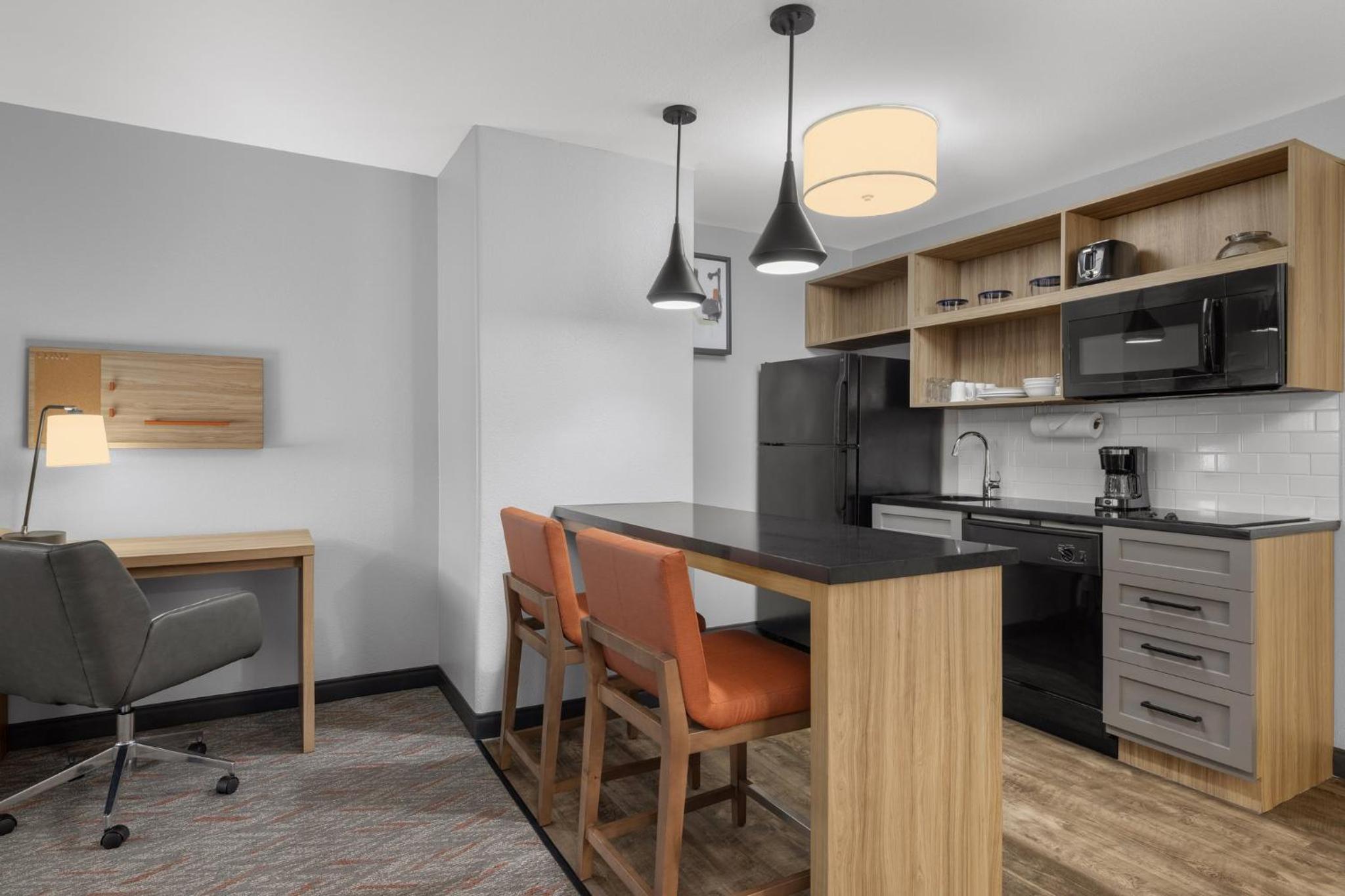 One-Bedroom King Suite - Photo 4