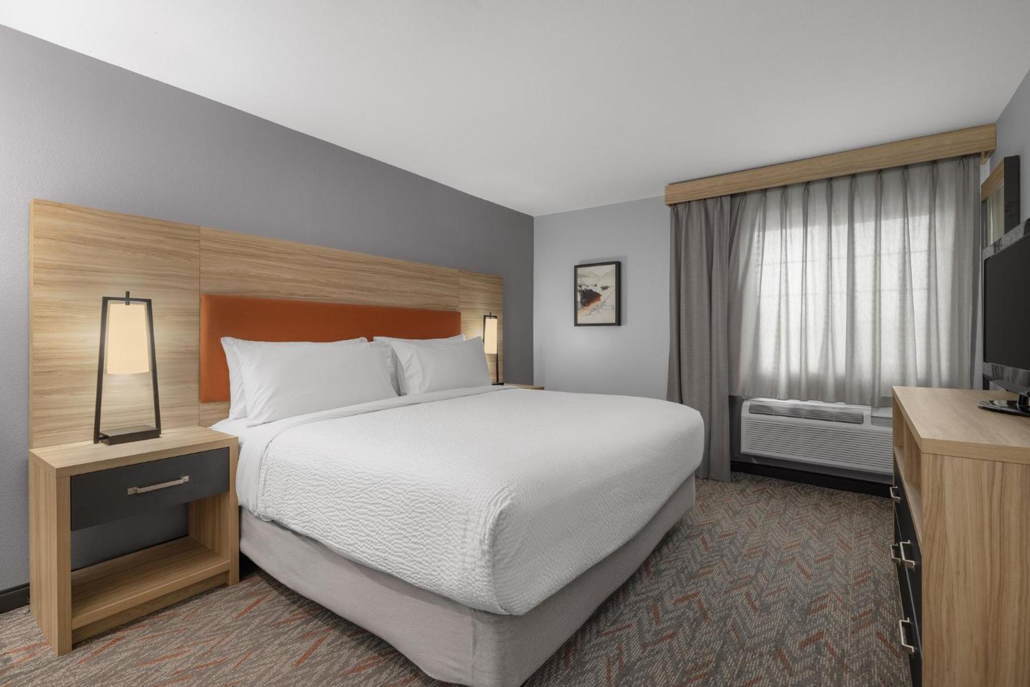 One-Bedroom King Suite - Photo 6