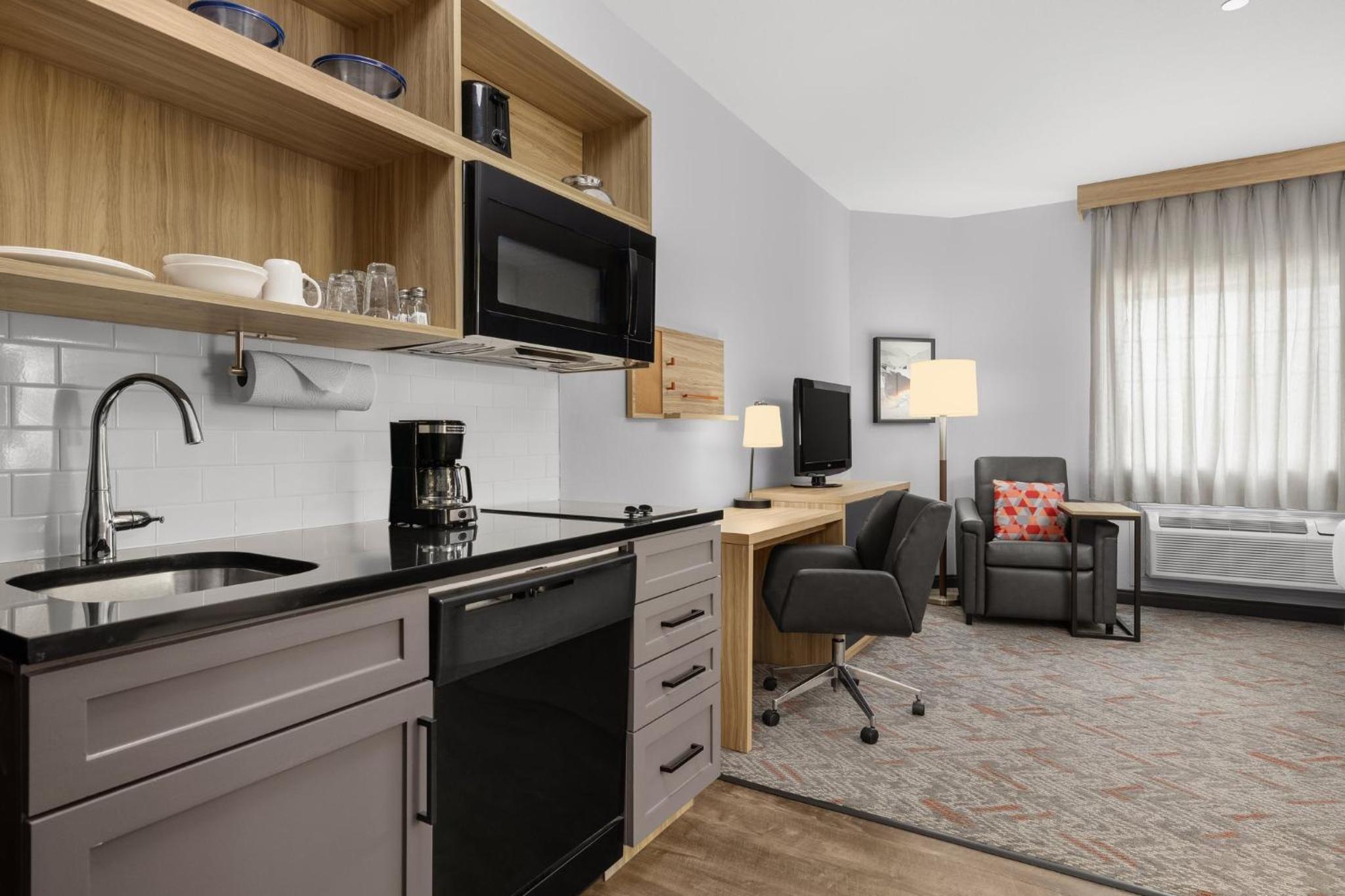 King Studio Suite - Photo 3