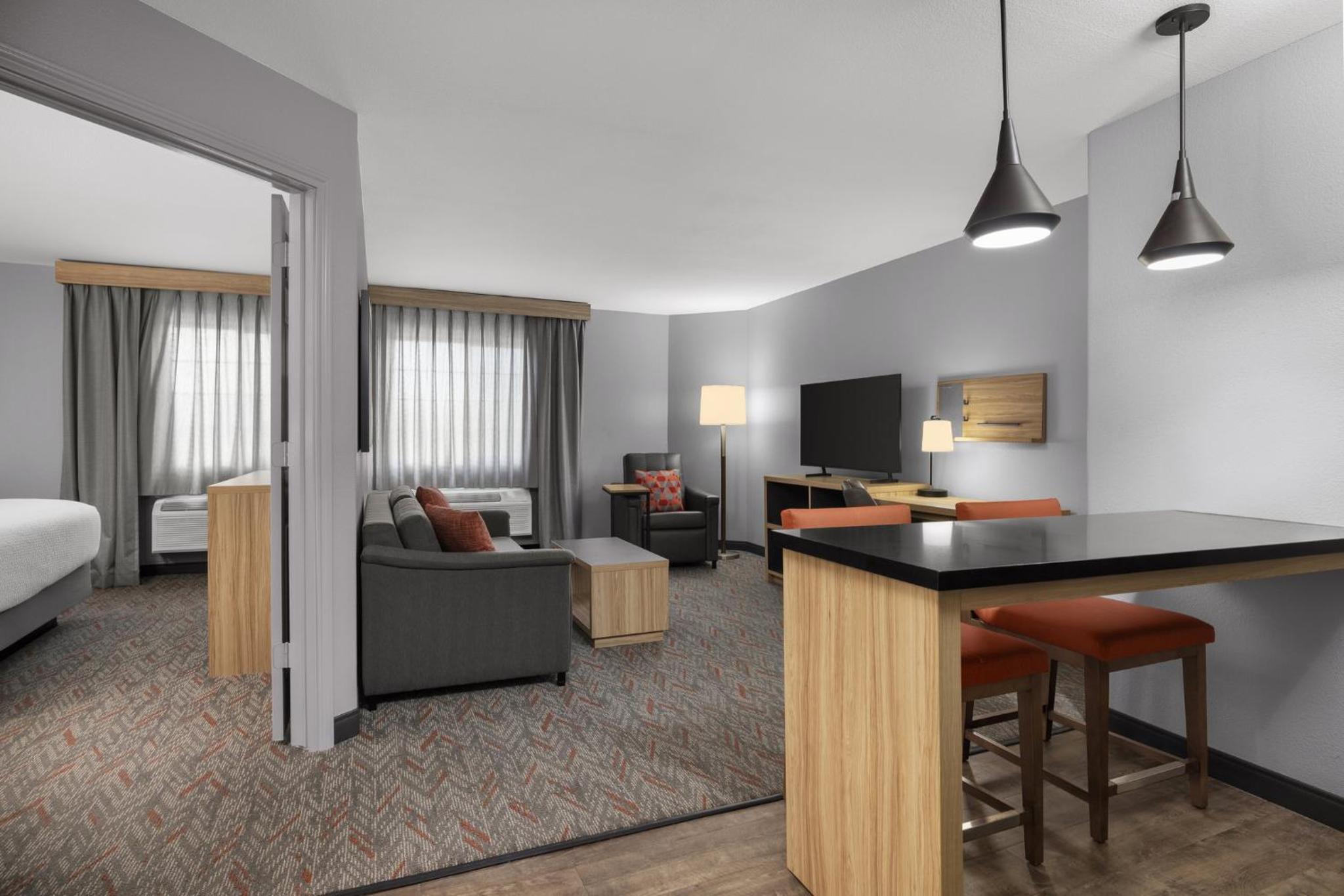 One-Bedroom King Suite - Photo 7
