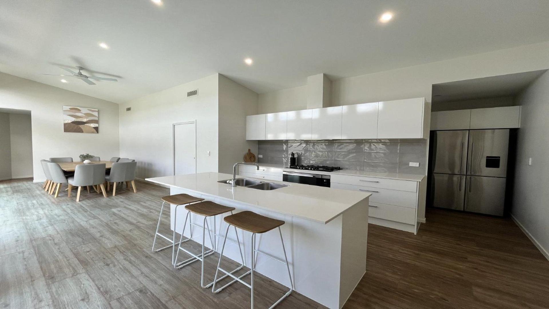 Four-Bedroom House photo 3