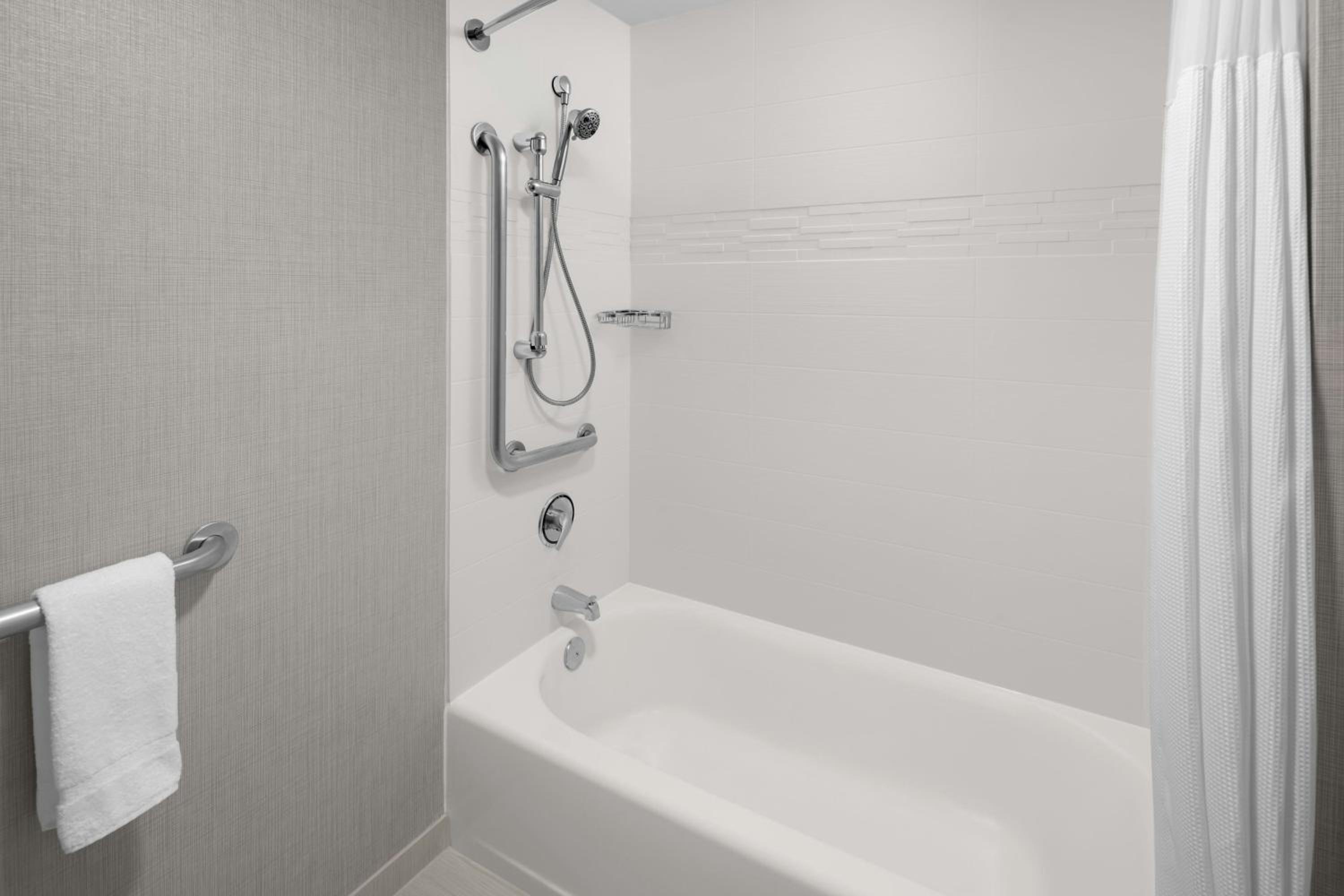 Two-Bedroom Suite with Adapted Tub - Mobility and Hearing Accessible