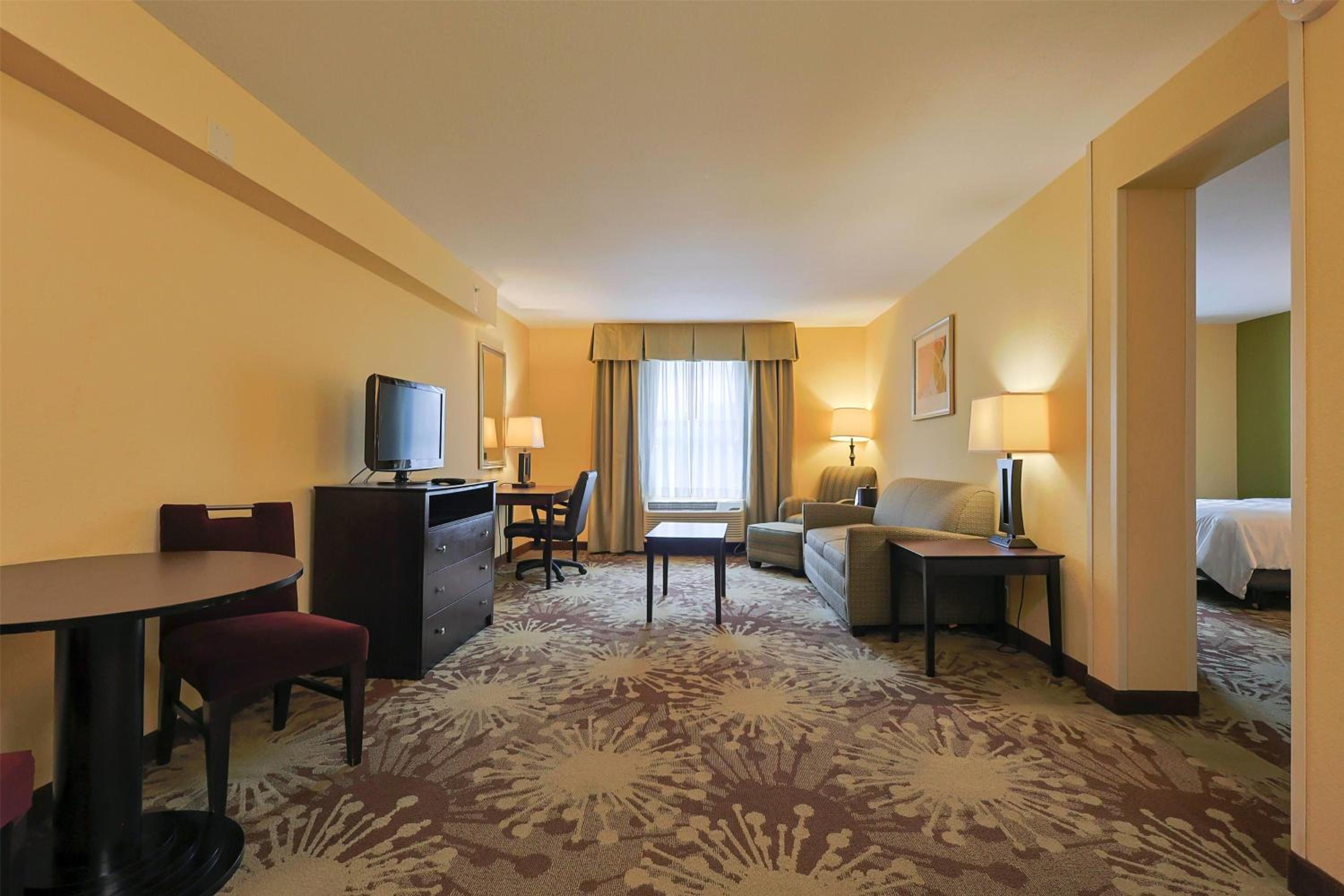 One-Bedroom King Suite - Non-Smoking - Photo 3