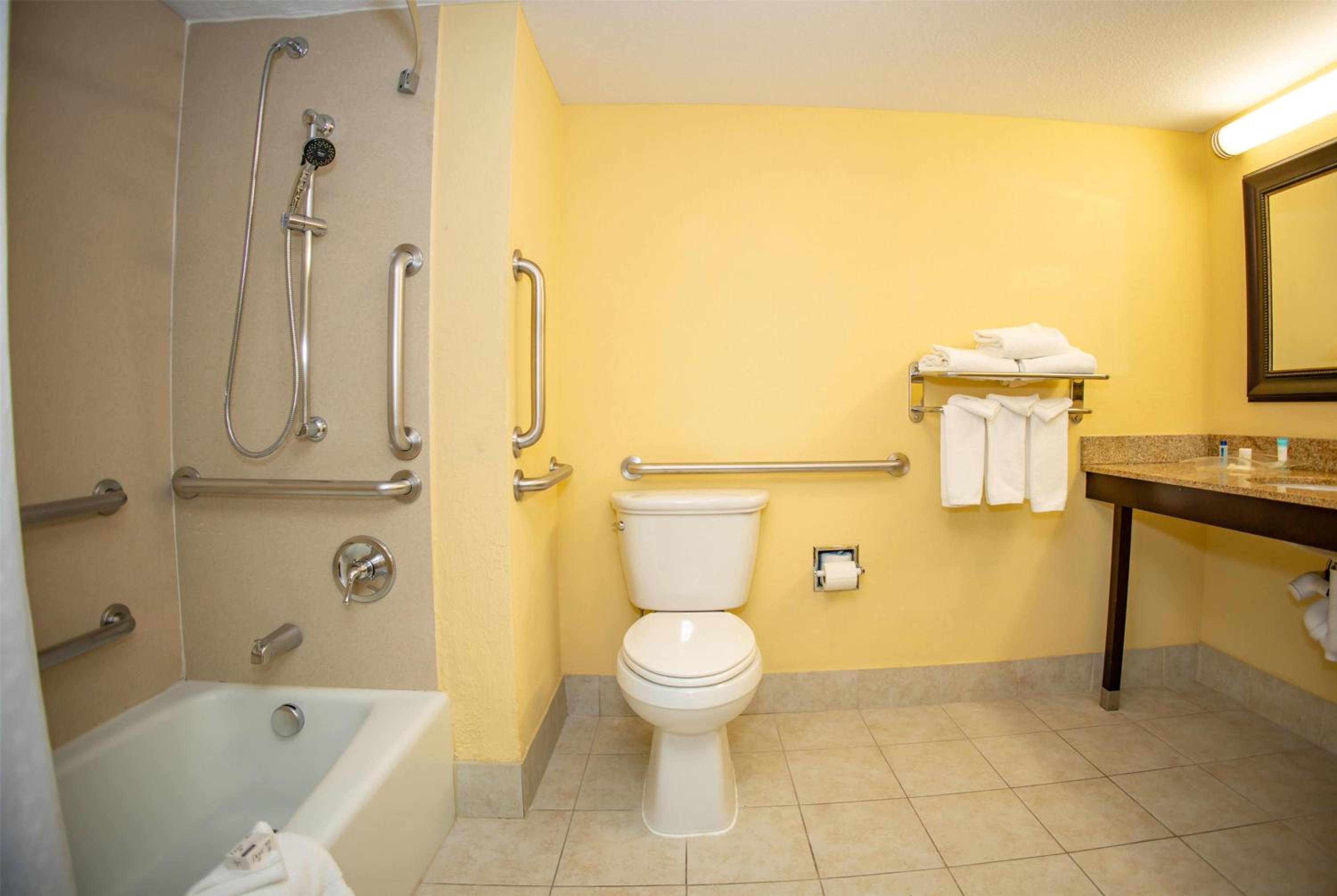 One-Bedroom Suite with Two Double Beds - Non-Smoking - Photo 1