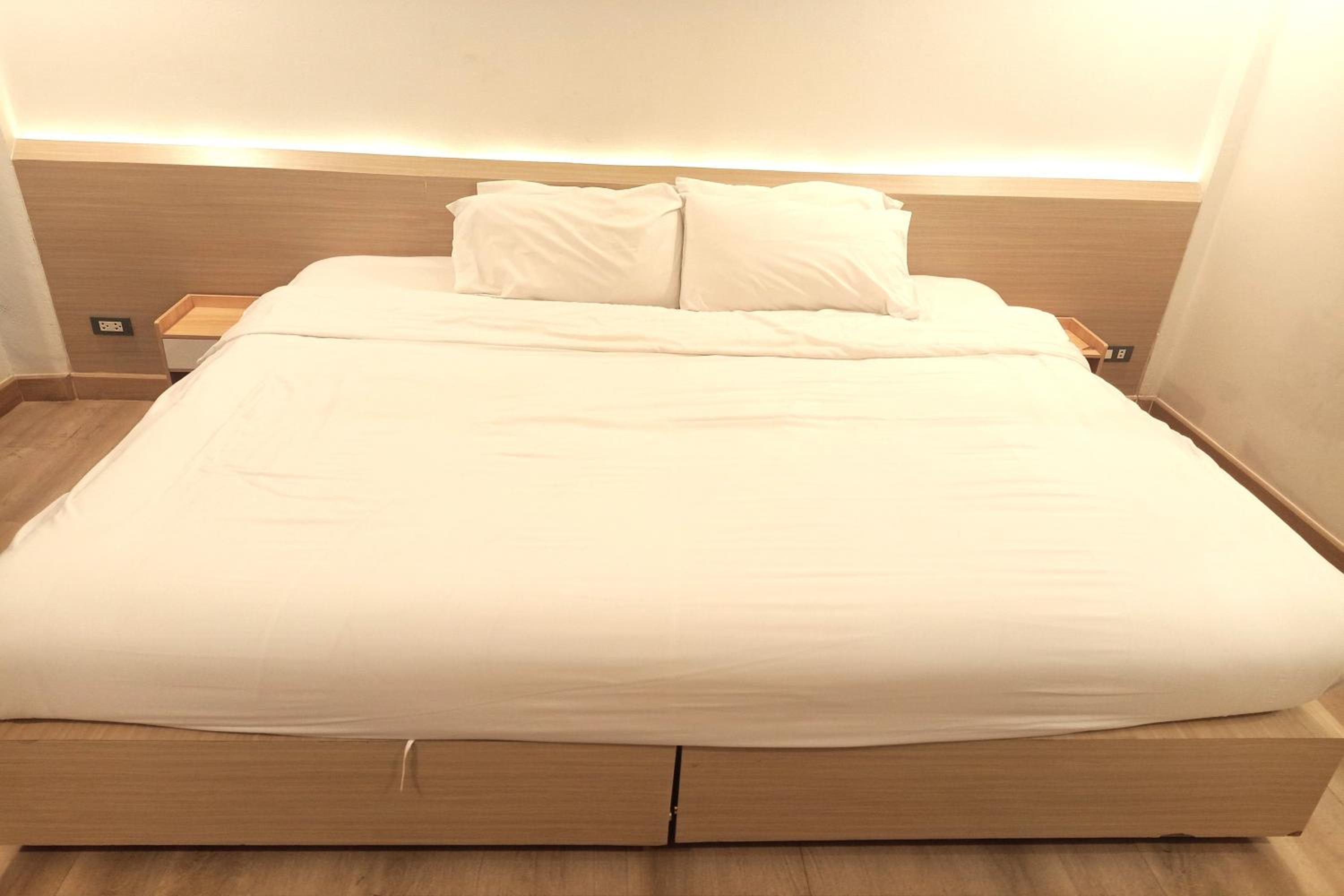 Deluxe Double Room - Photo 12