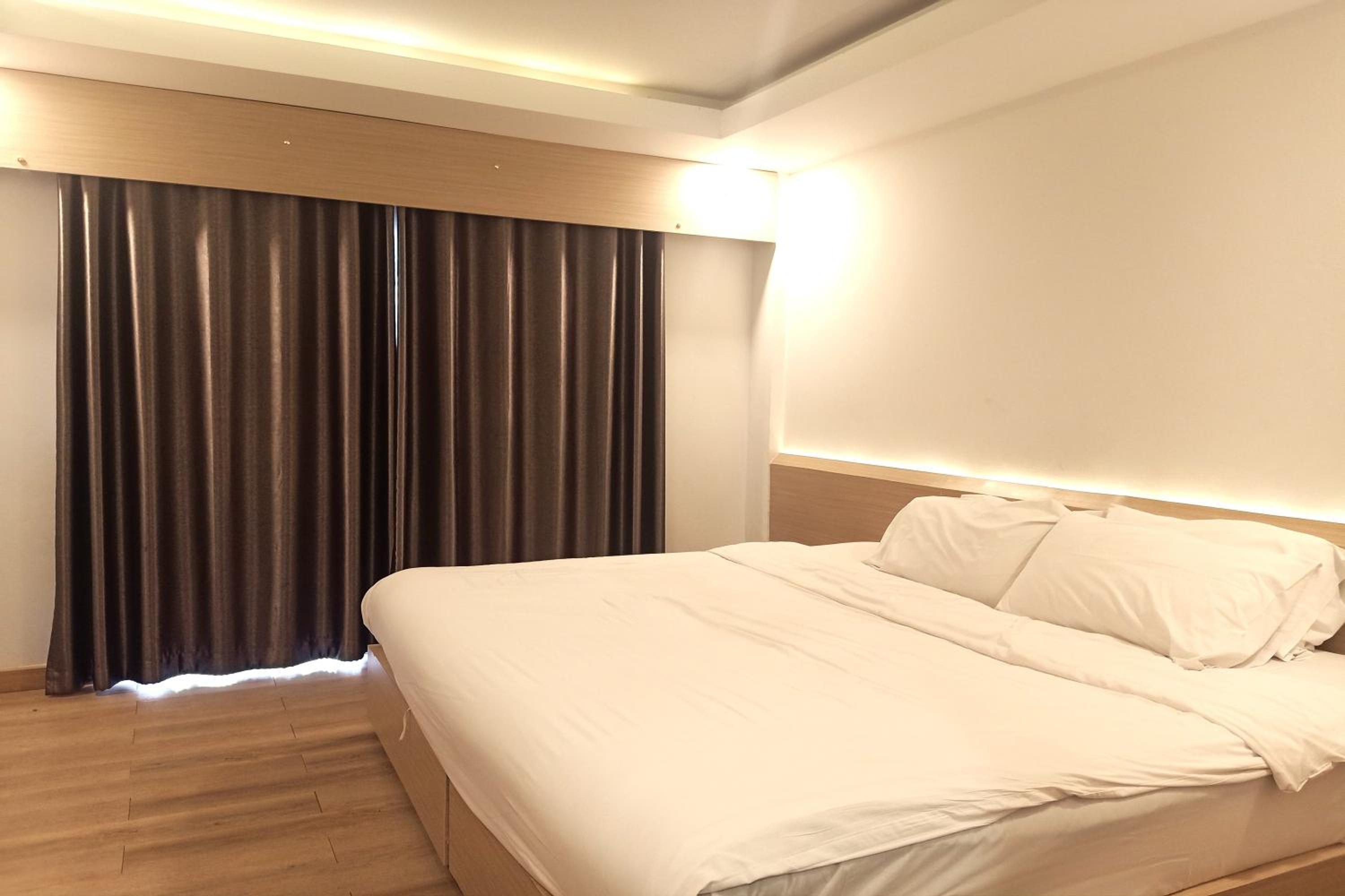 Deluxe Double Room - Photo 8