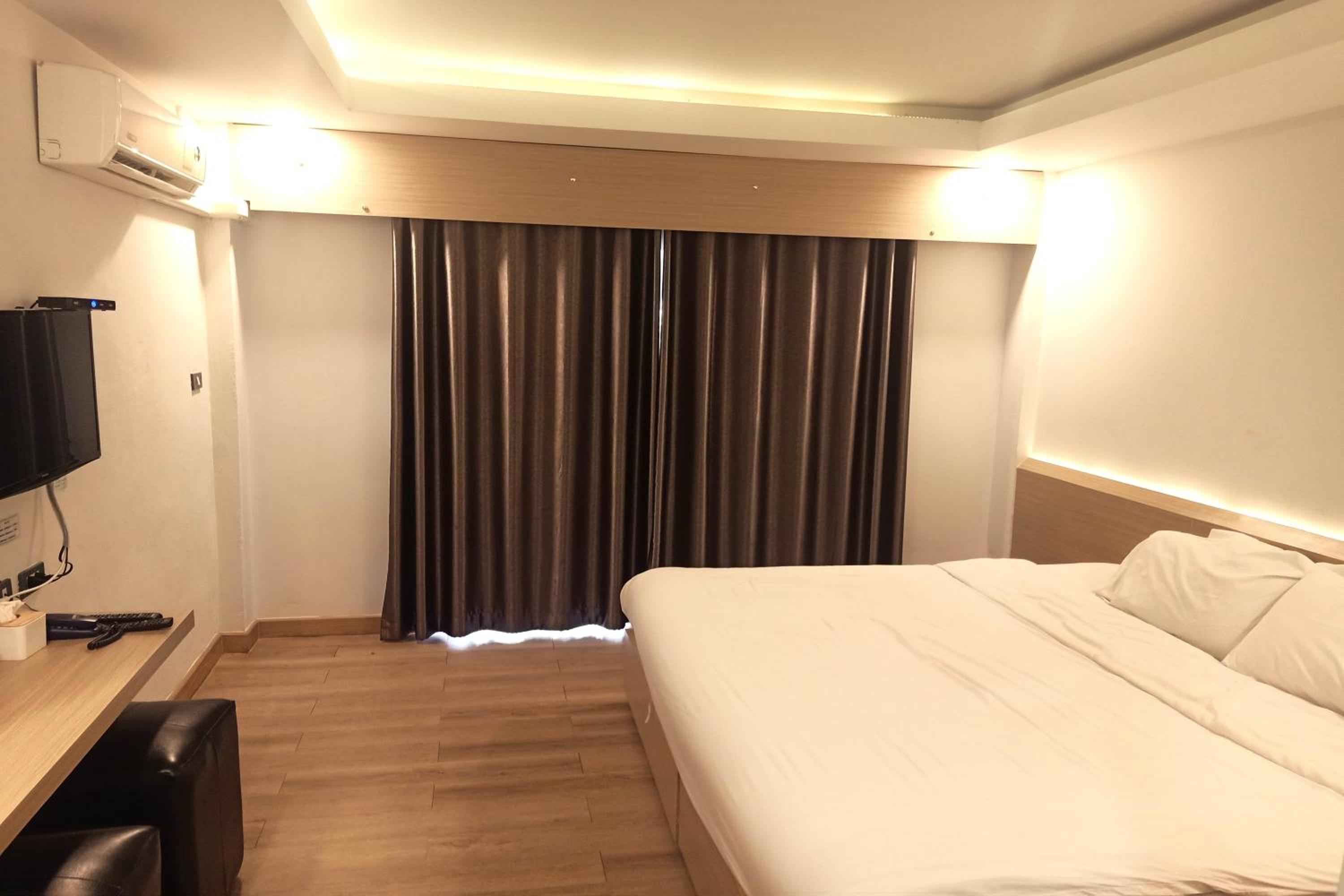 Deluxe Double Room - Photo 10