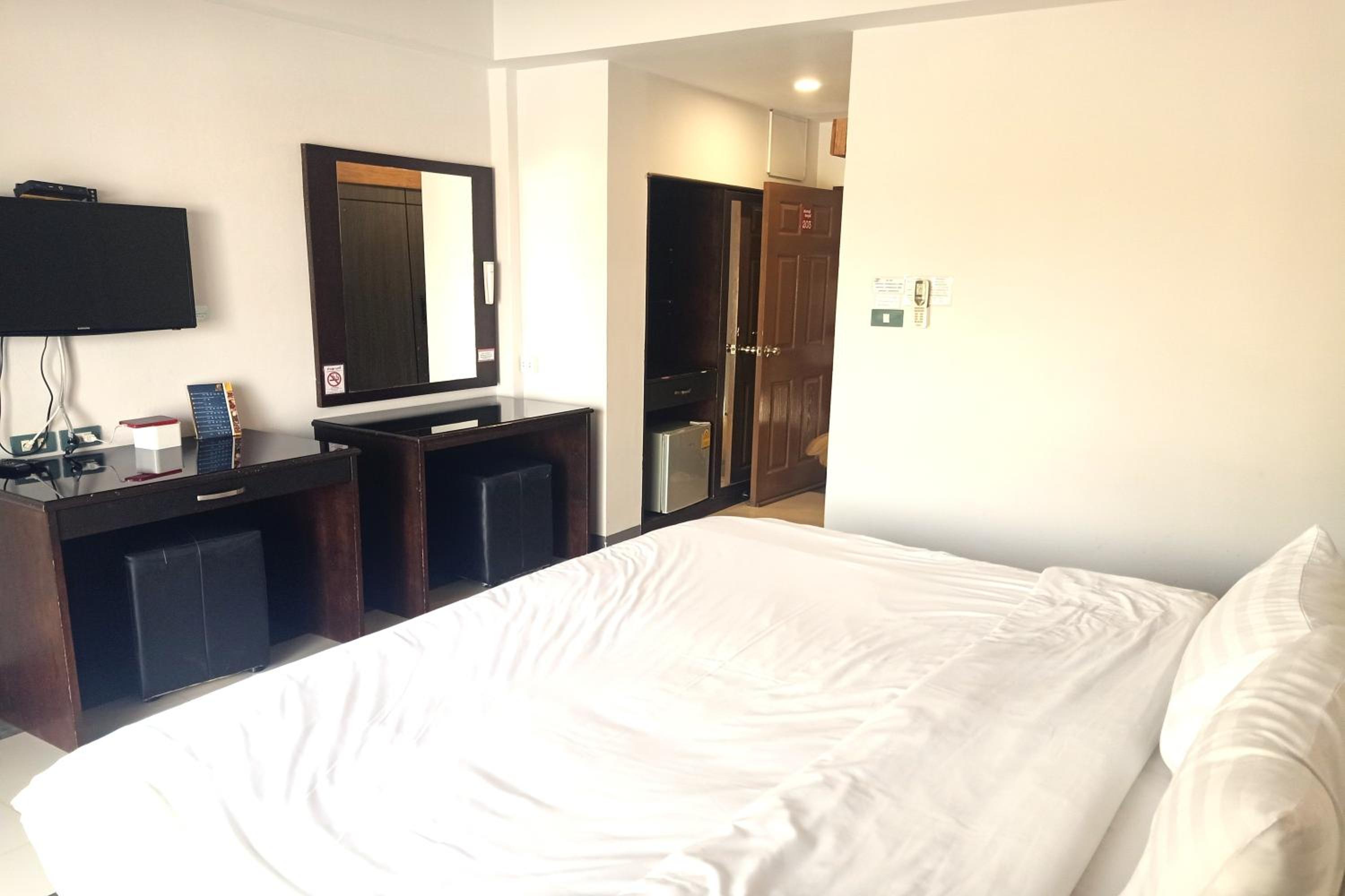 Standard Double Room - Photo 7