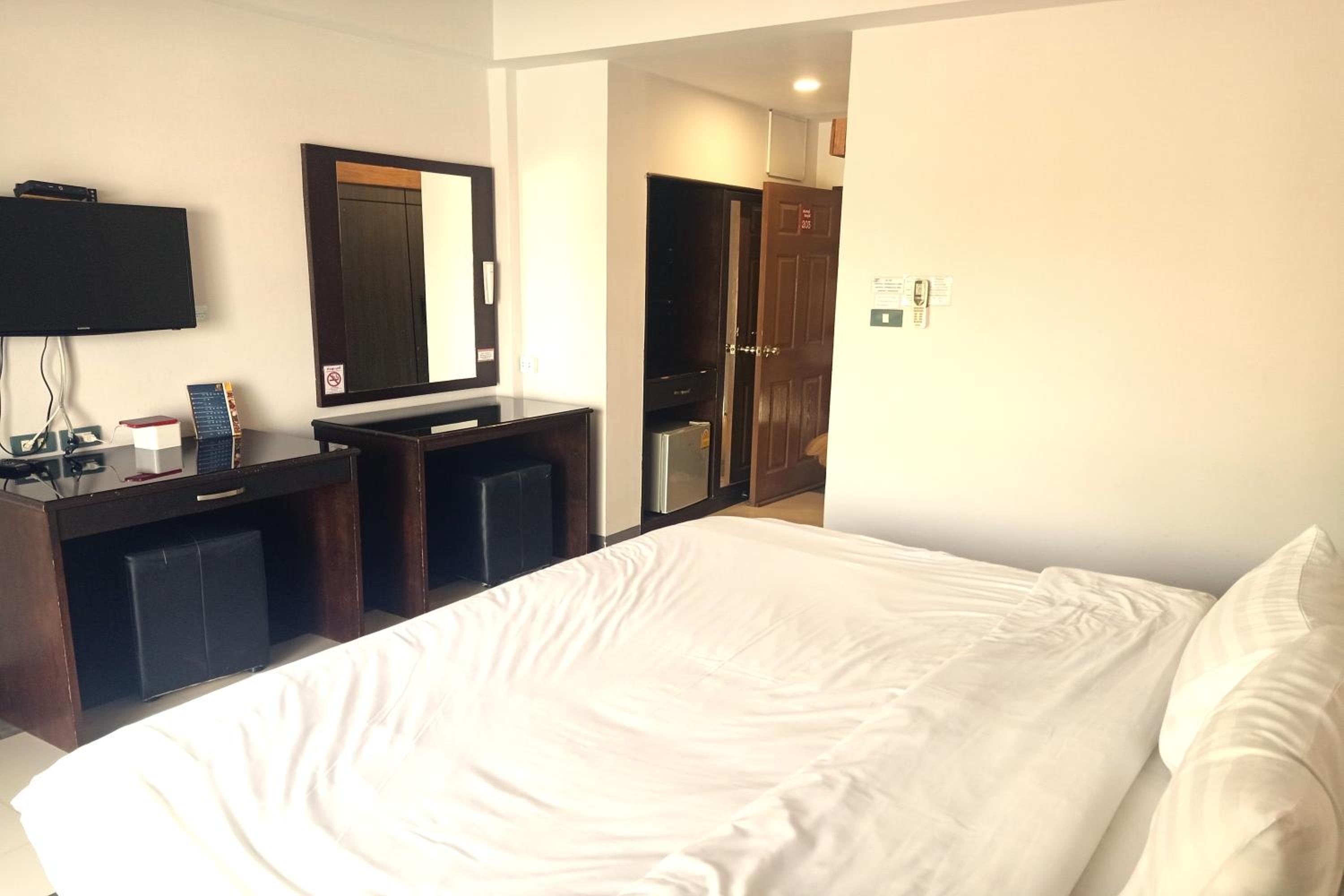 Standard Double Room - Photo 8