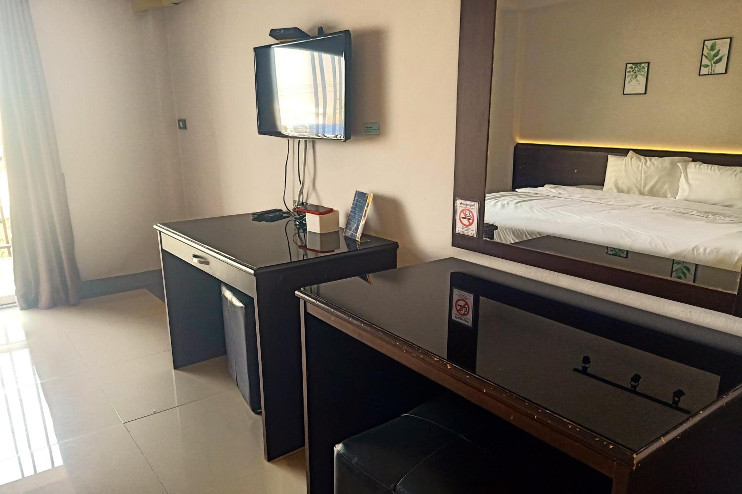 Standard Double Room - Photo 11