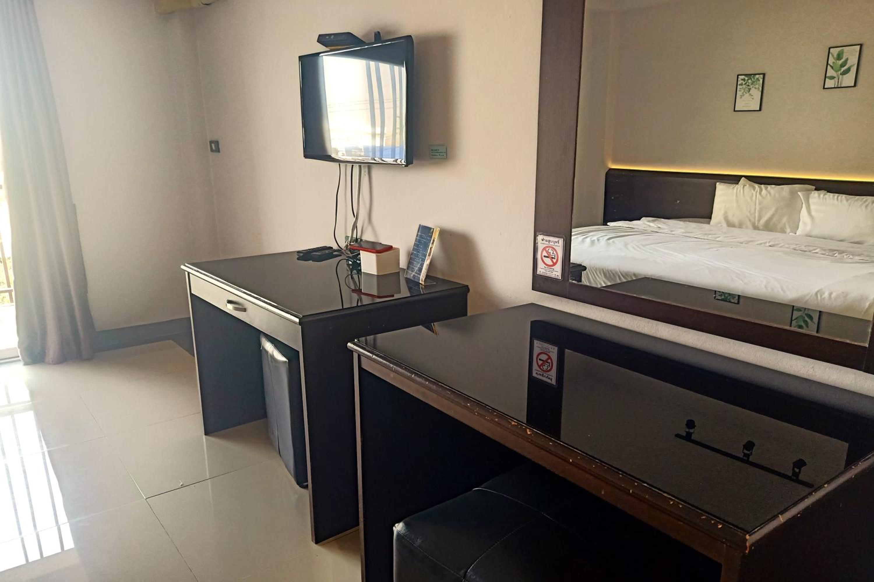 Standard Double Room - Photo 12