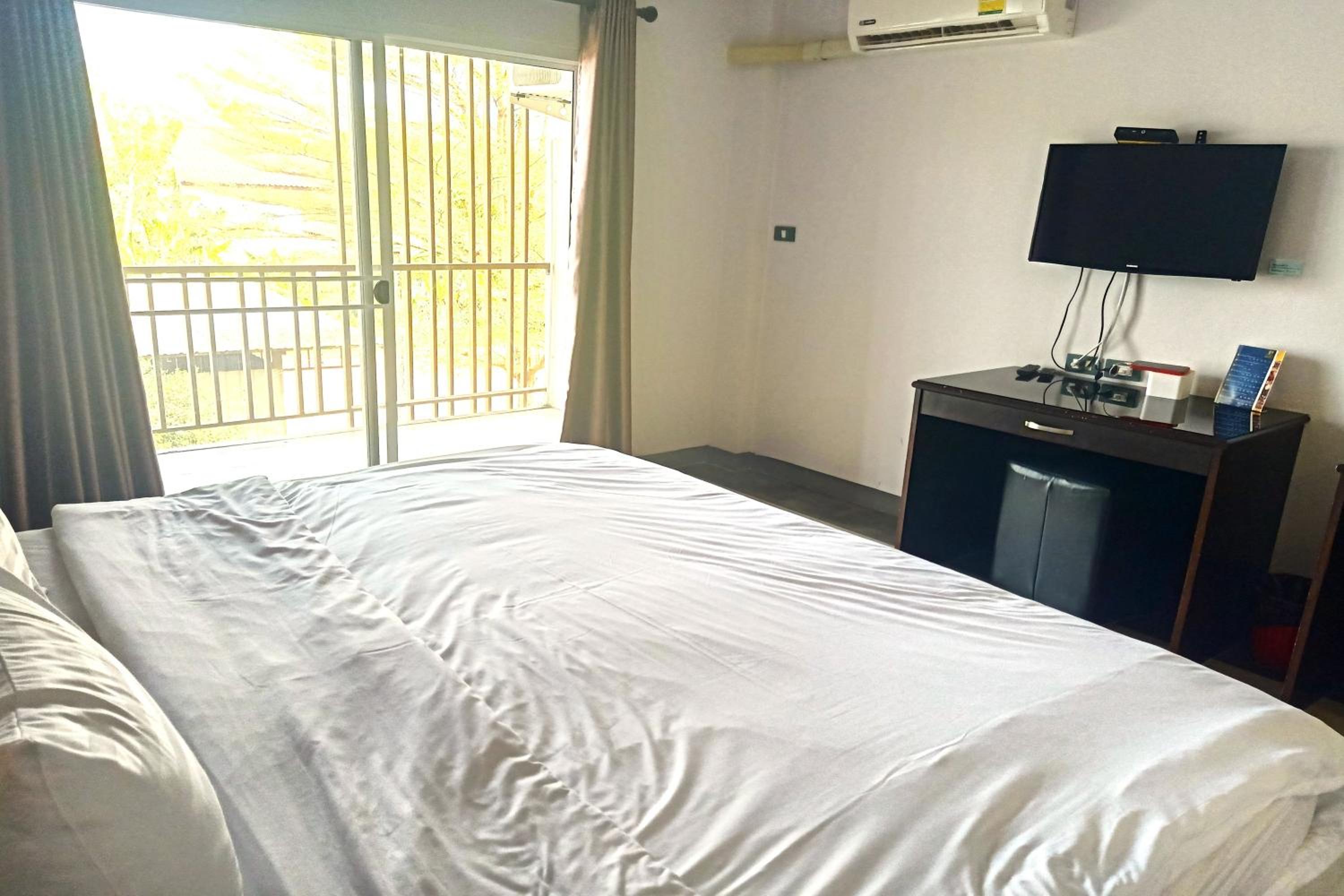 Standard Double Room - Photo 15