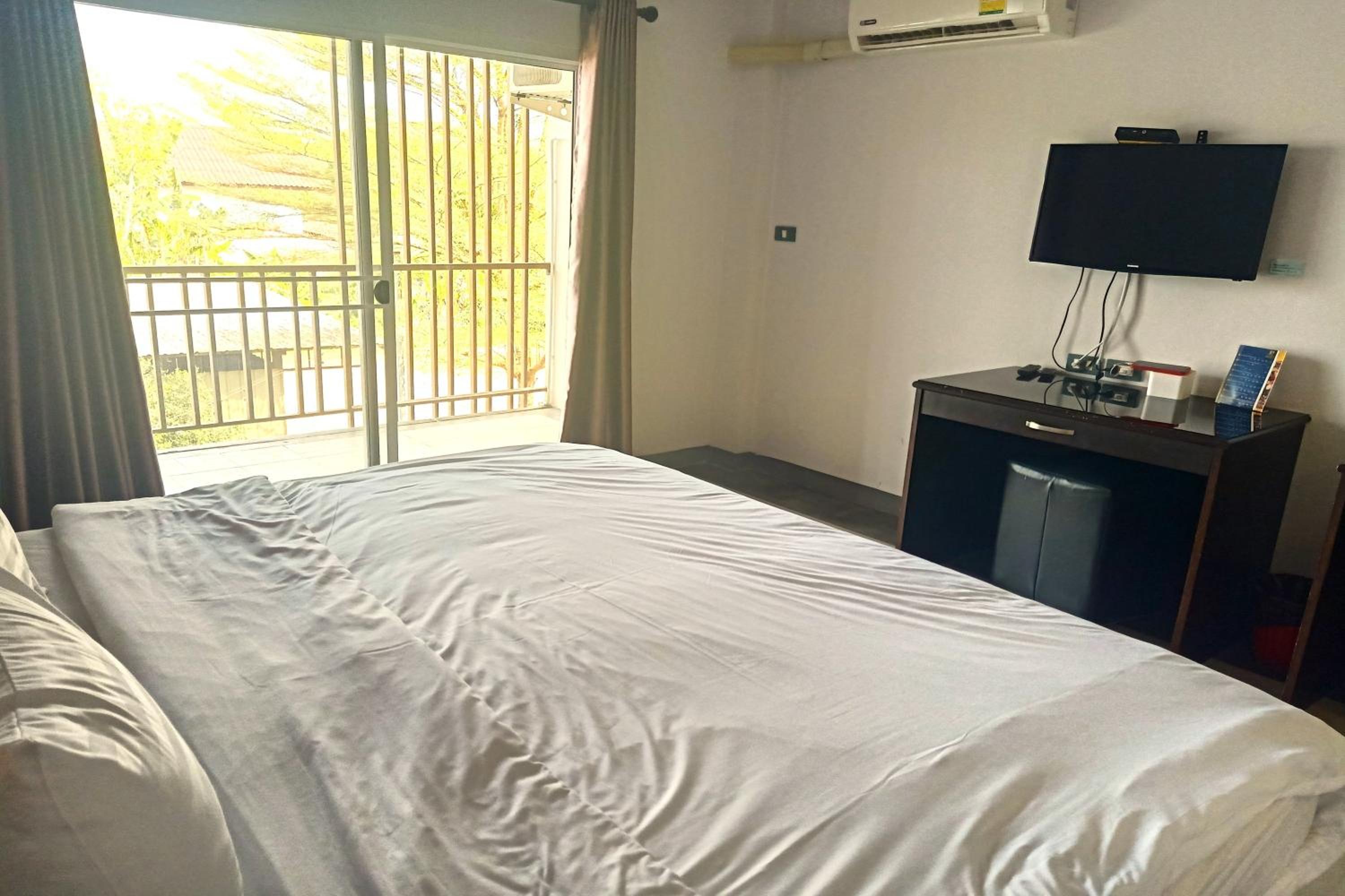 Standard Double Room - Photo 16