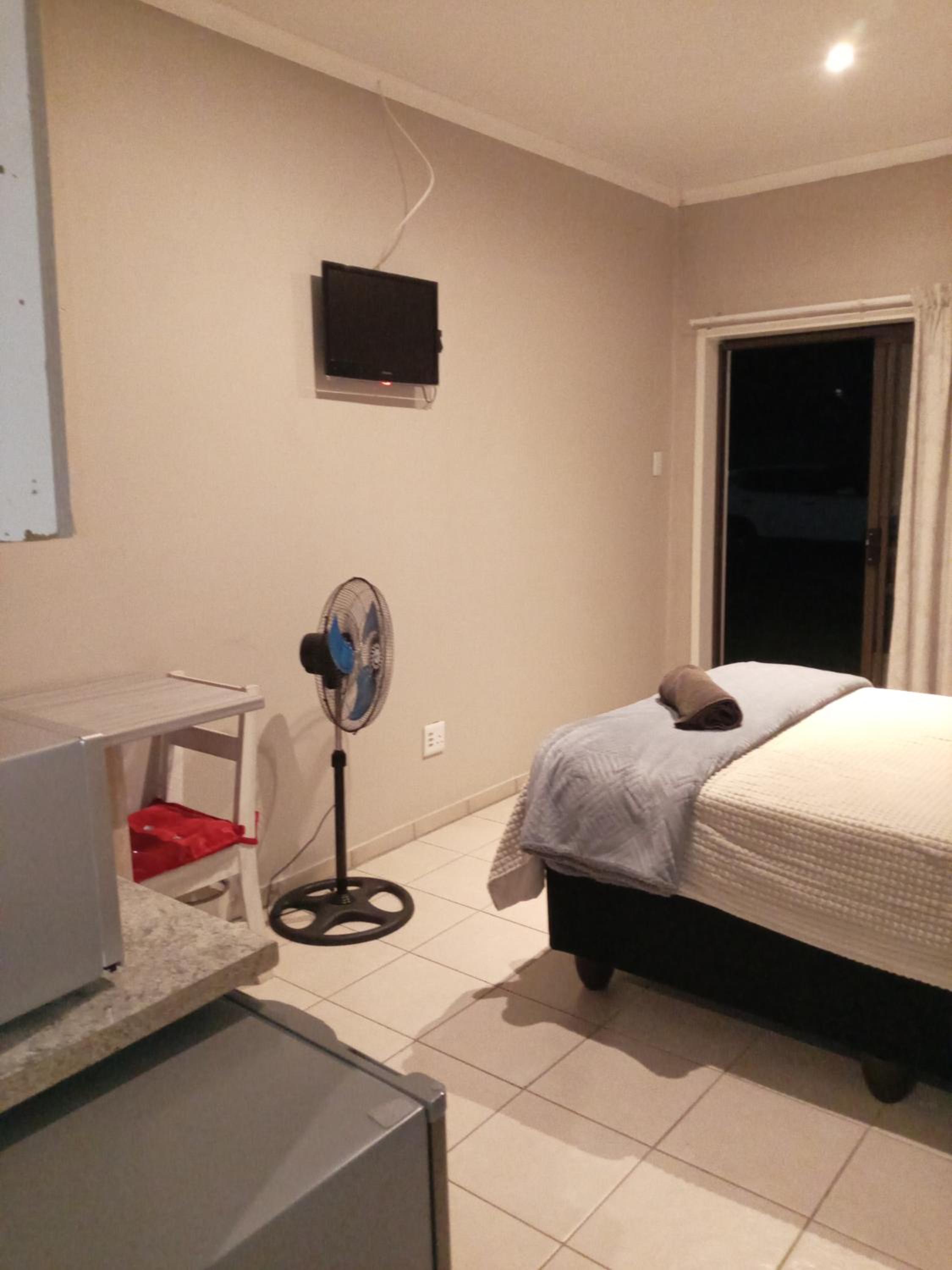 Standard Queen Room photo 1