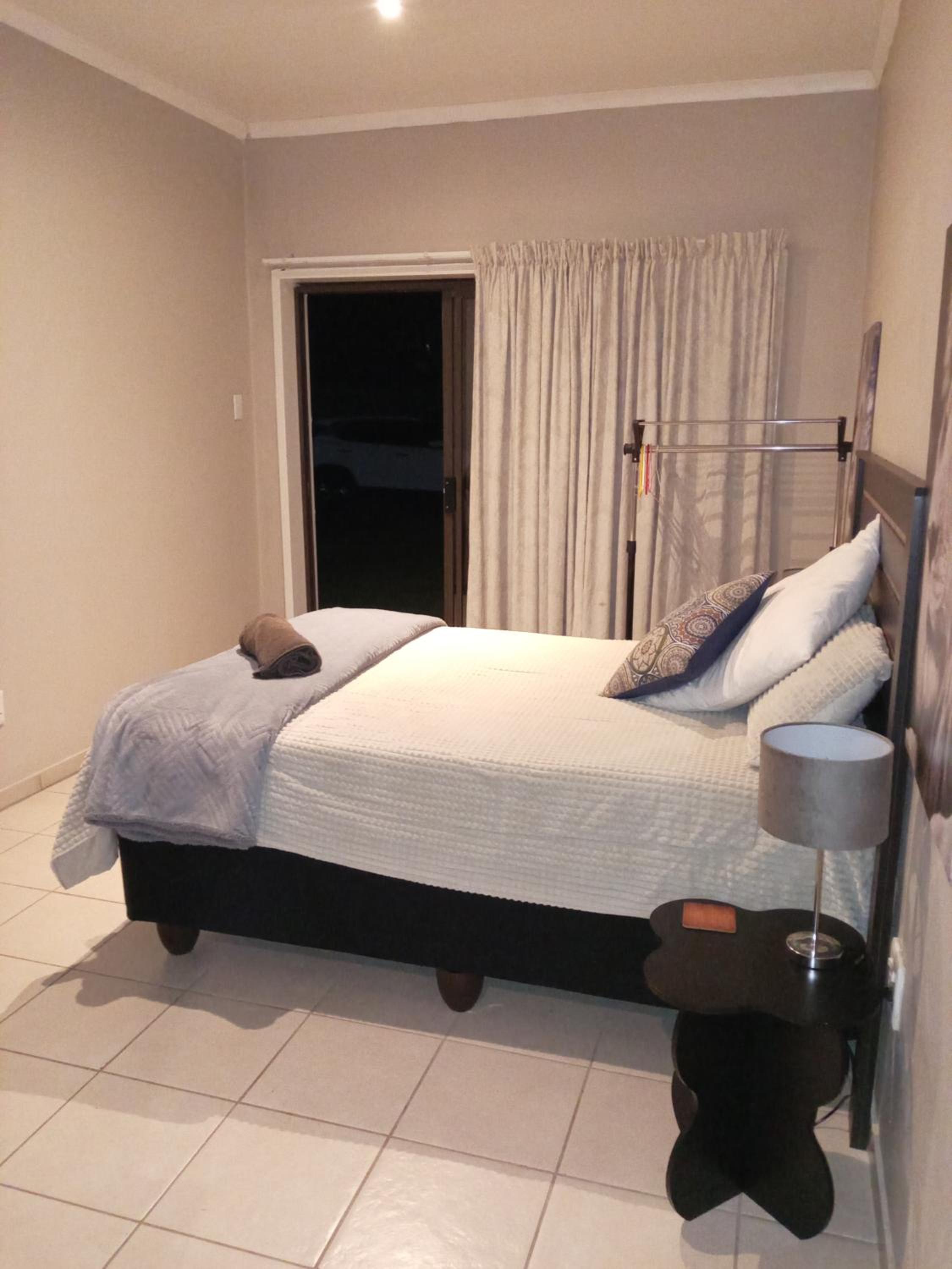 Standard Queen Room photo 3