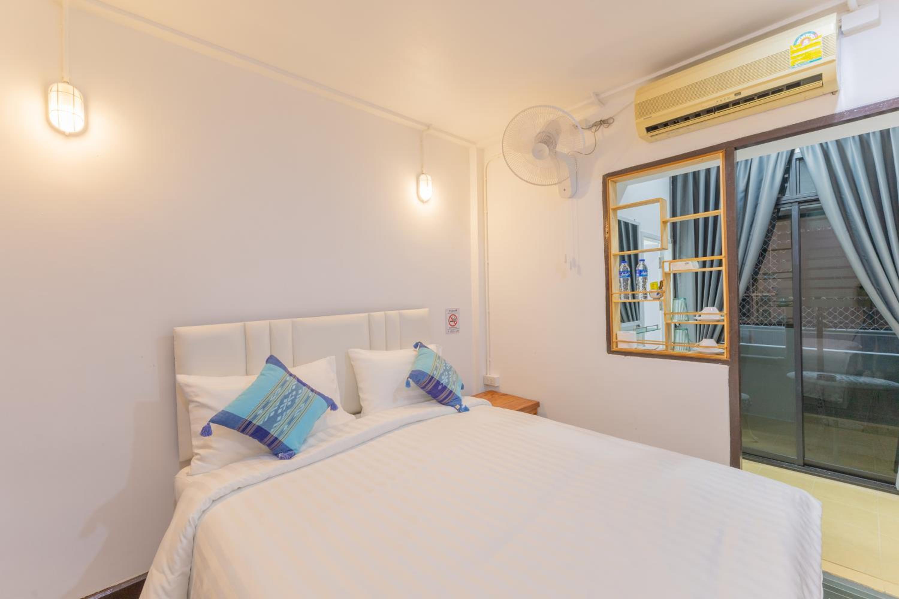 Queen Room with Balcony photo 2