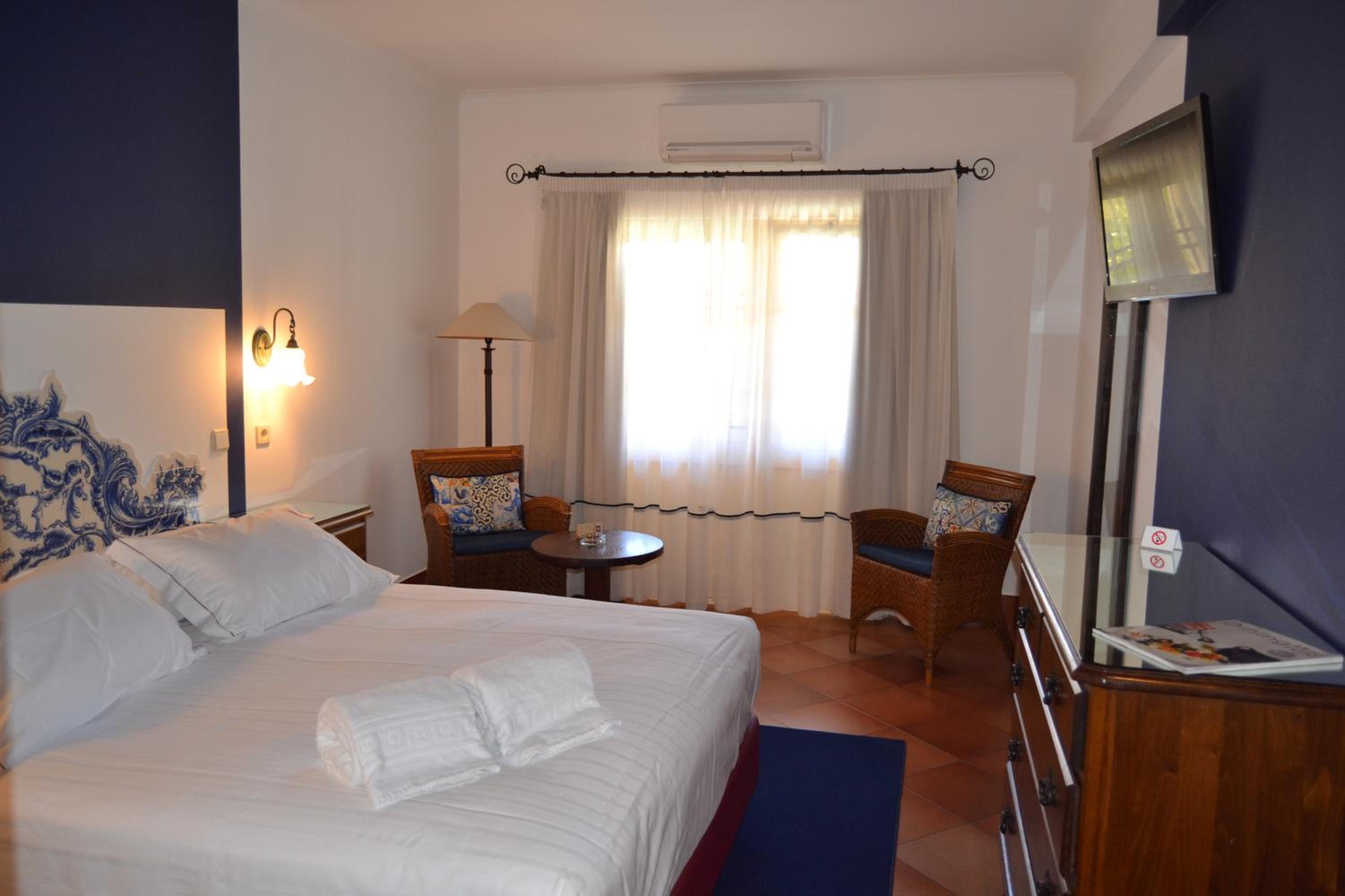 Double Room / Twin with City View - Main House - Photo 6