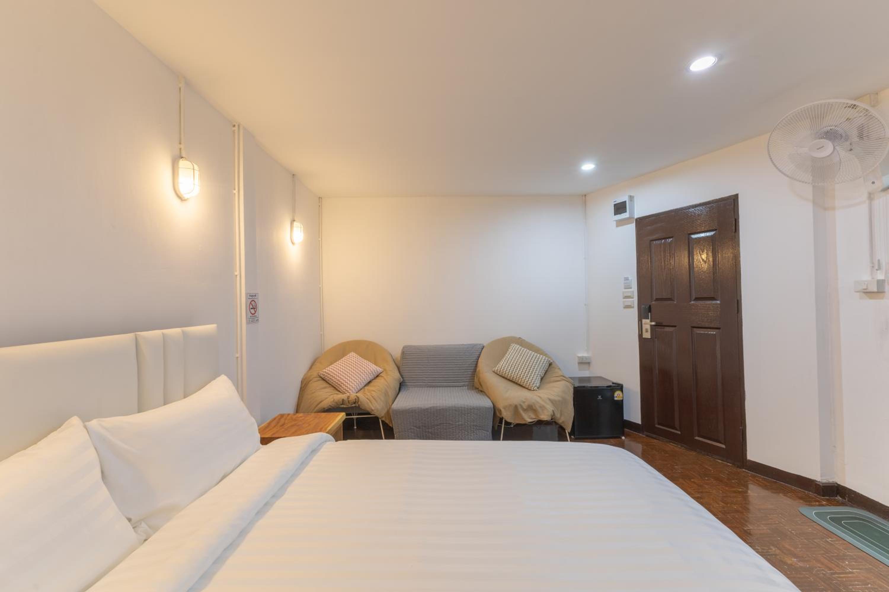 Superior Double Room  - No Window photo 2