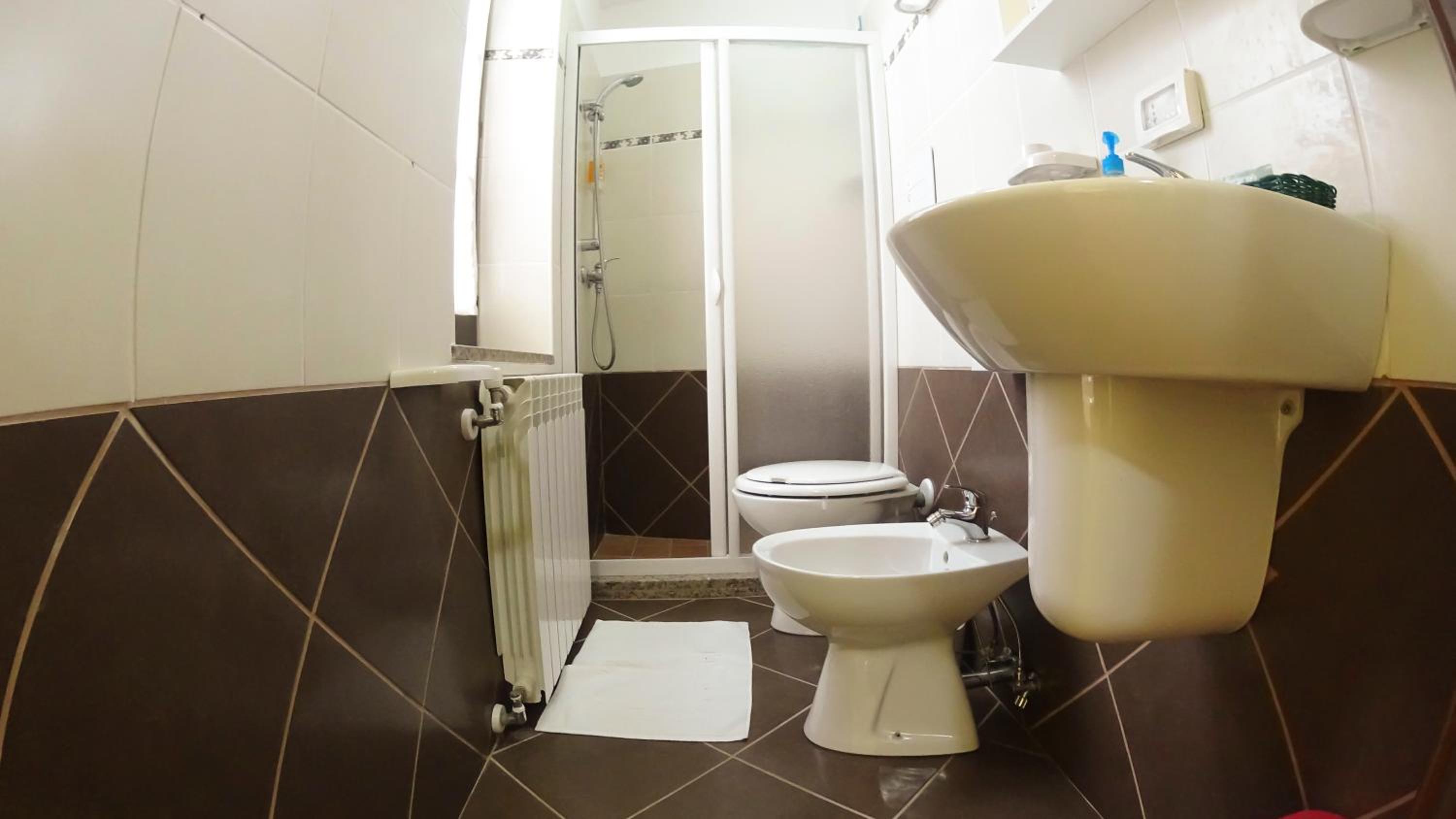 Twin Room with Bathroom photo 2