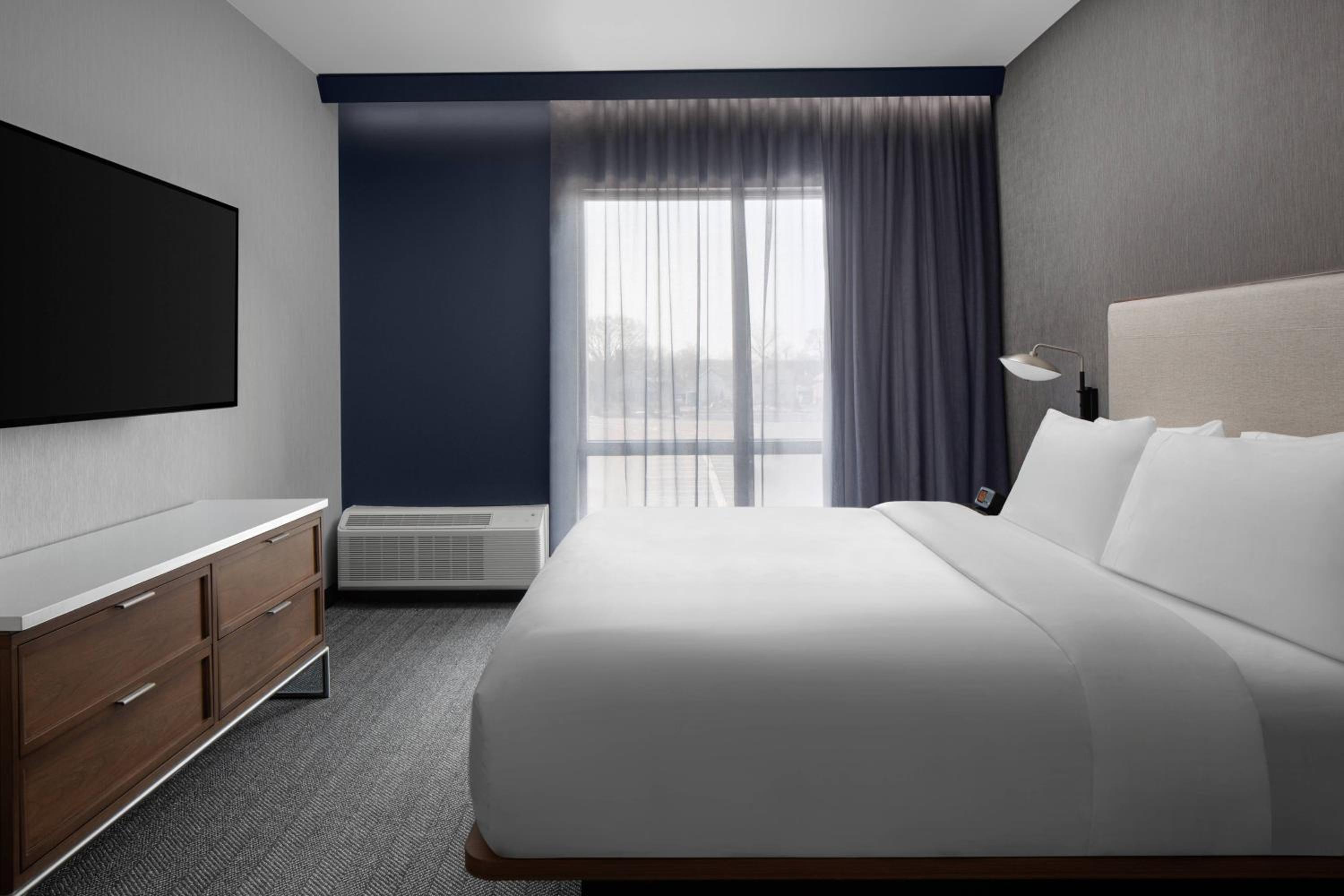 One-Bedroom King Suite with Sofa Bed photo 1