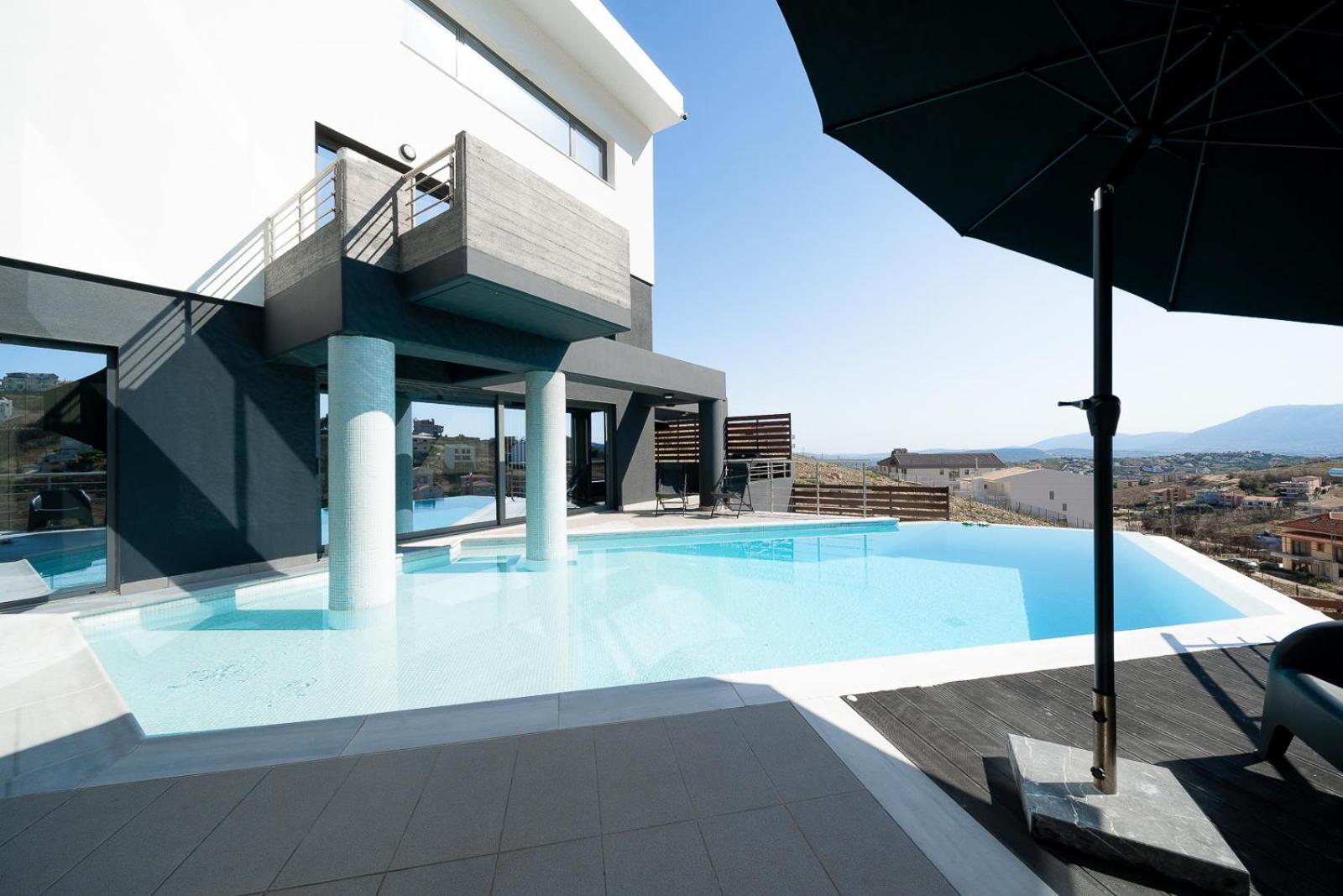 Three-Bedroom Villa photo 3