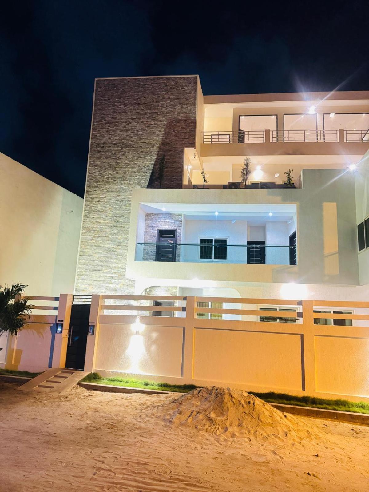 Three-Bedroom Apartment with Balcony photo 1