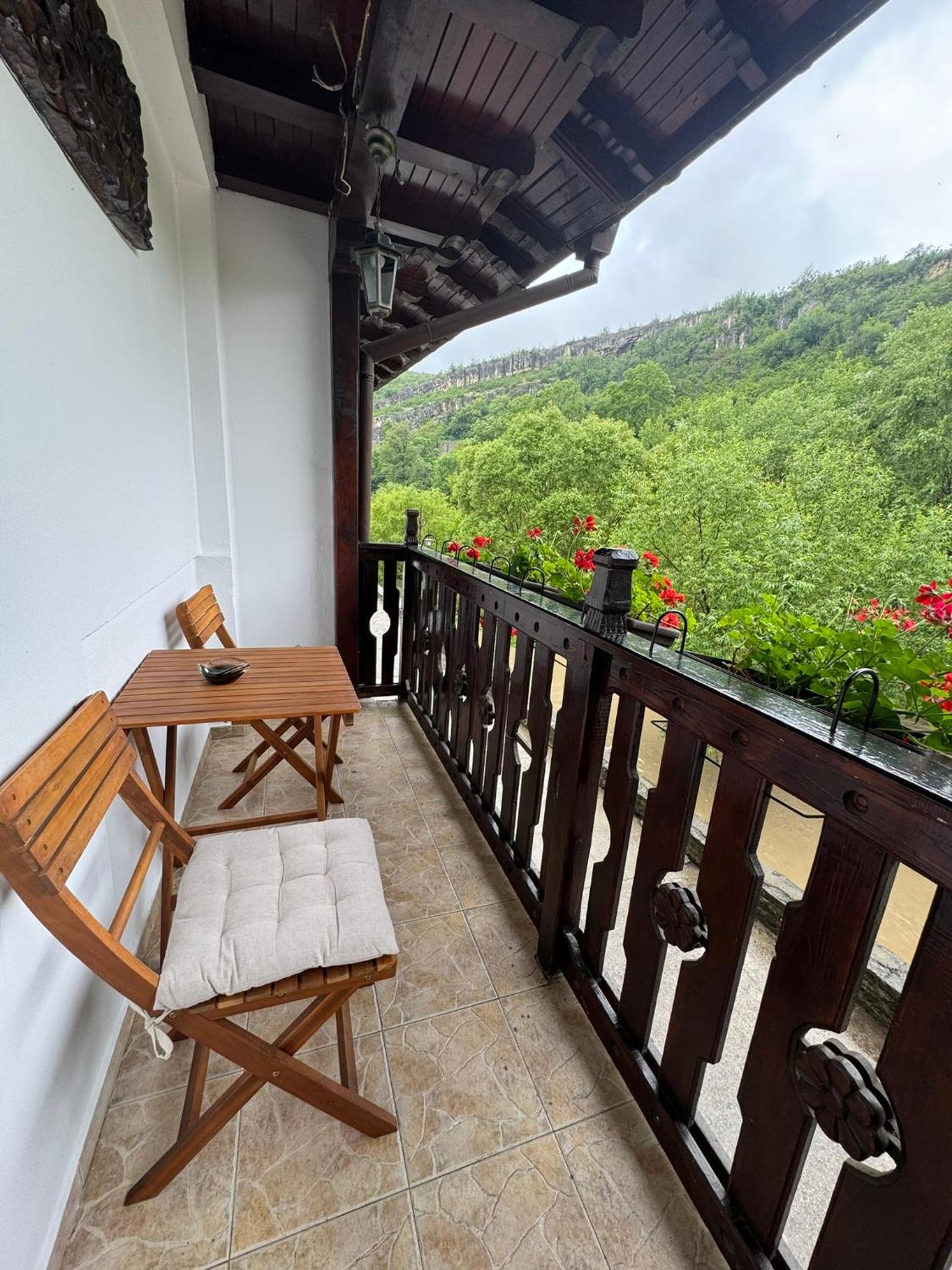 Deluxe Double Room with Balcony - Photo 21