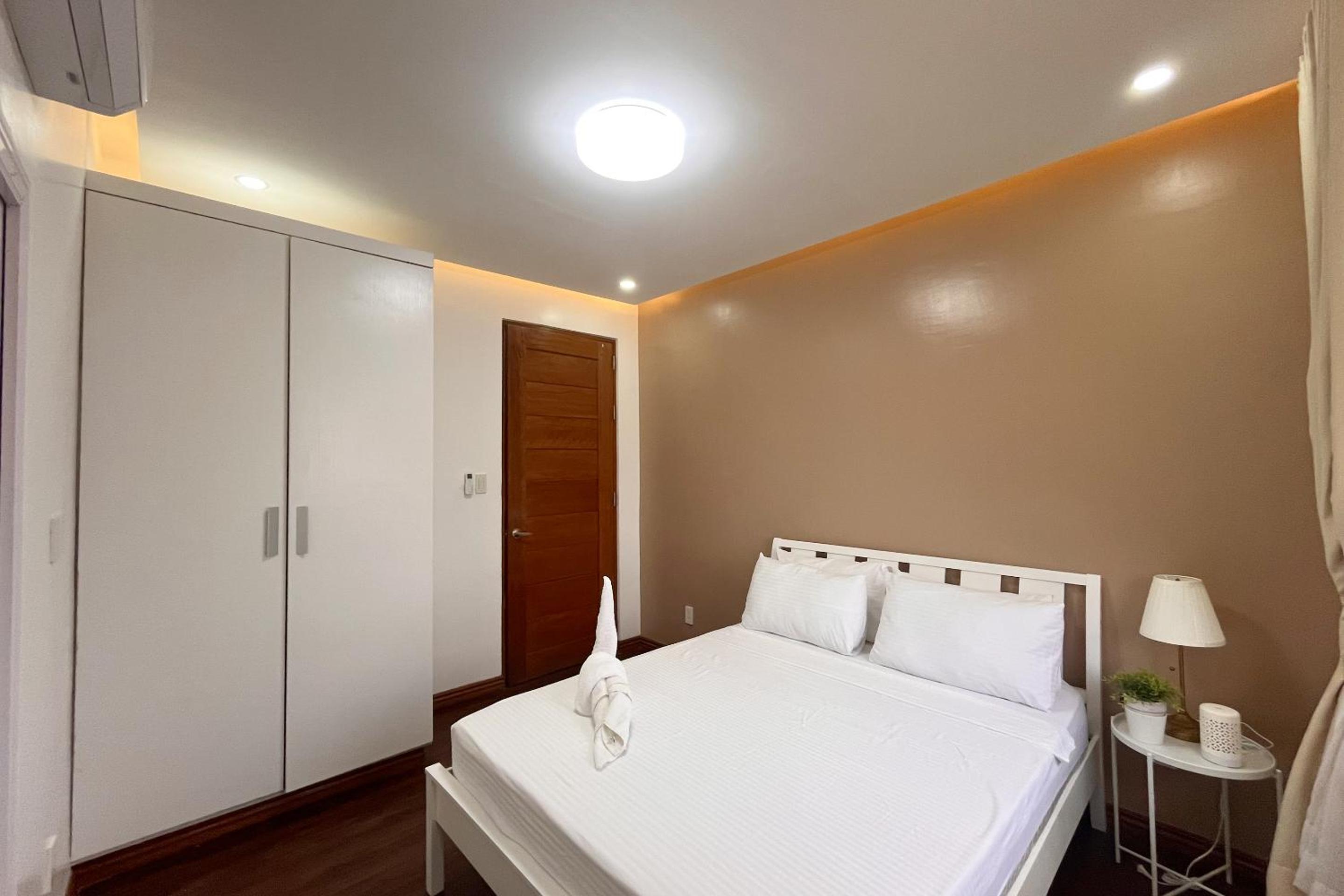Three-Bedroom Villa - Photo 2