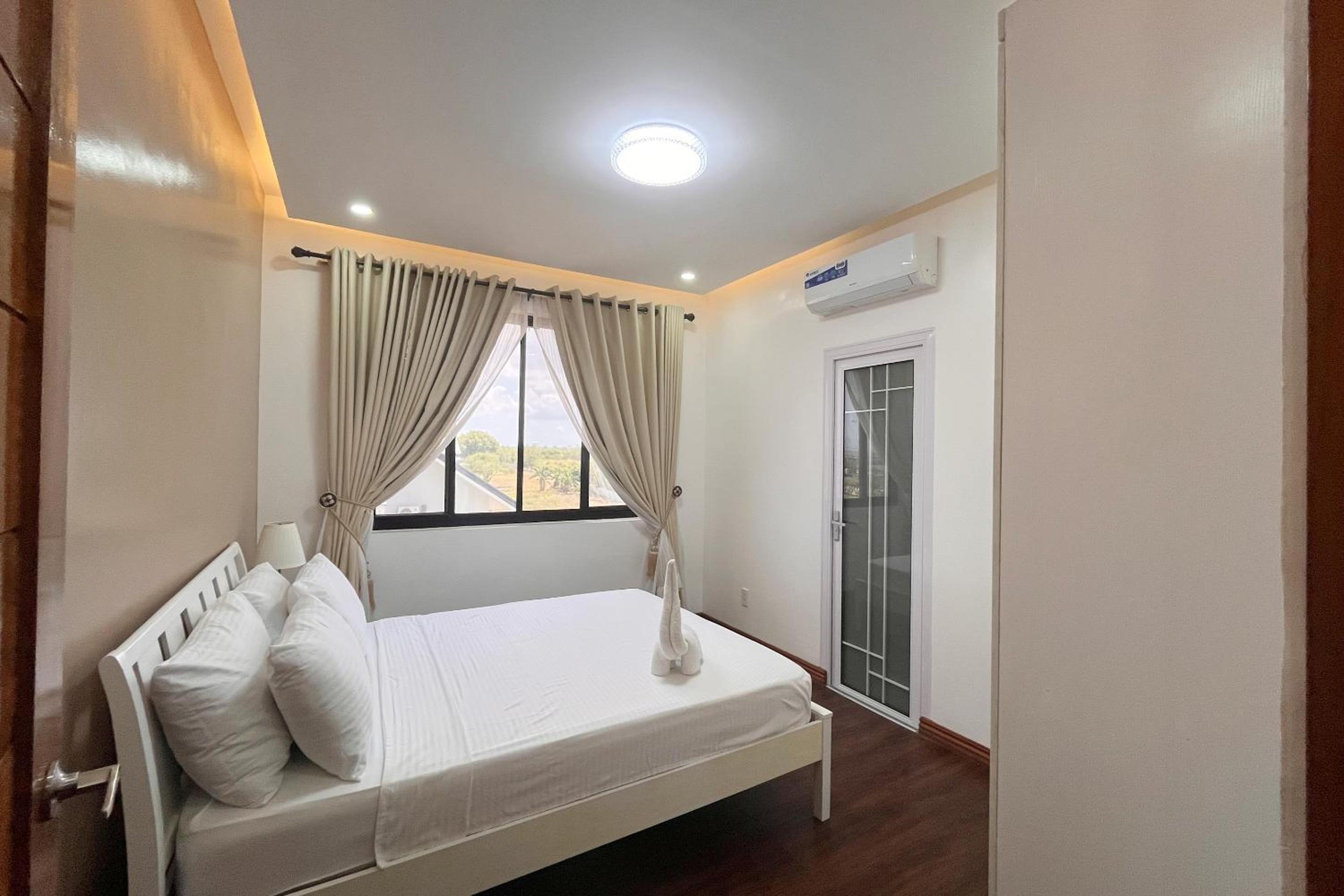 Three-Bedroom Villa - Photo 14