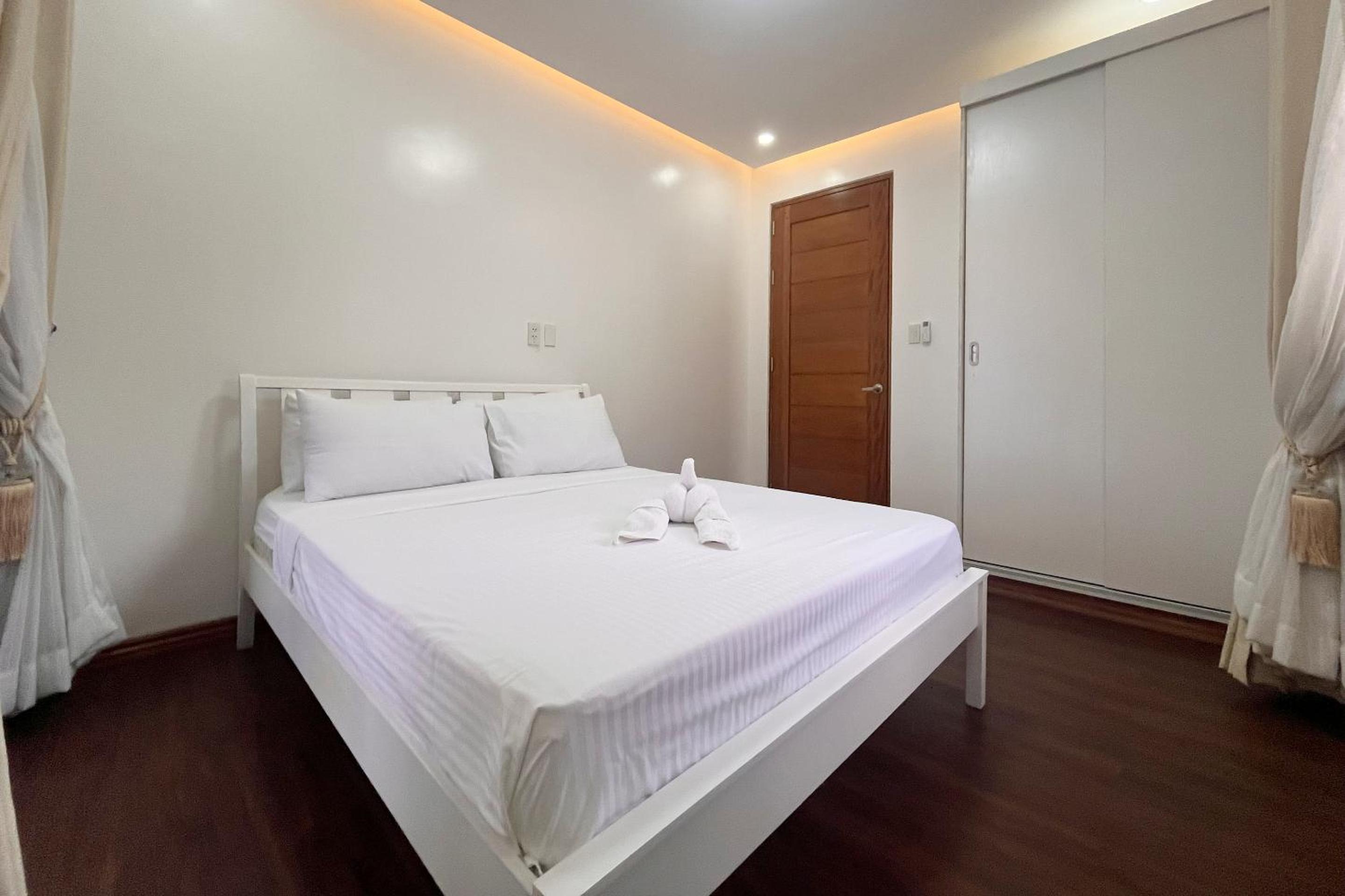 Three-Bedroom Villa - Photo 20