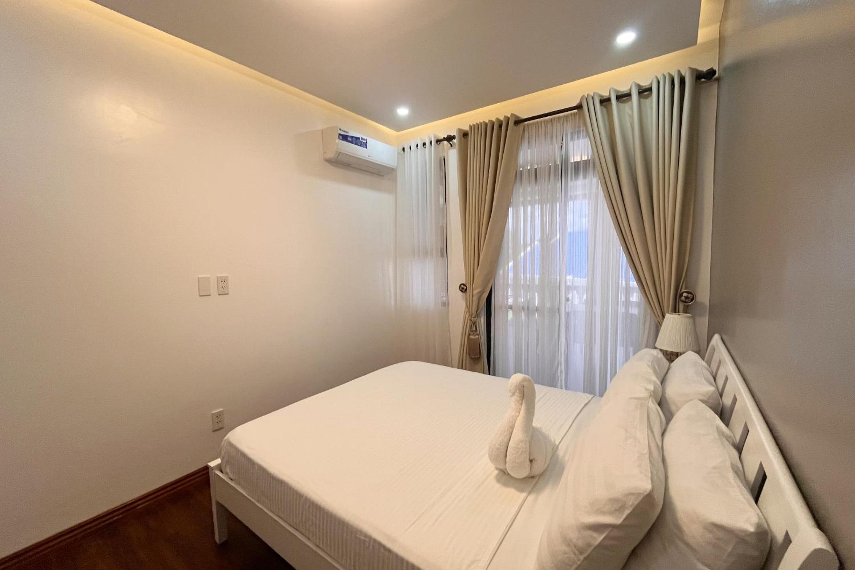 Three-Bedroom Villa - Photo 5