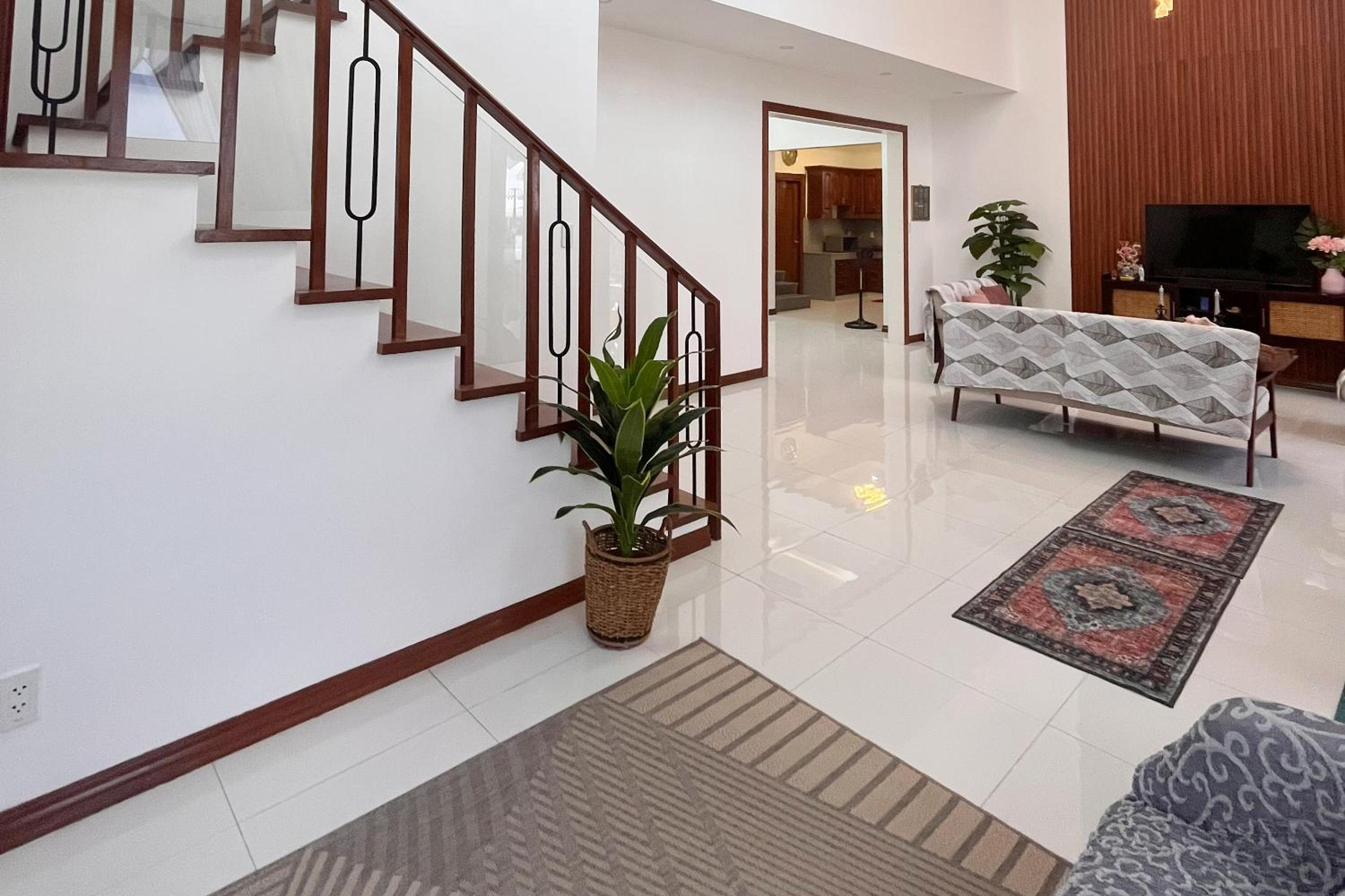 Three-Bedroom Villa - Photo 6