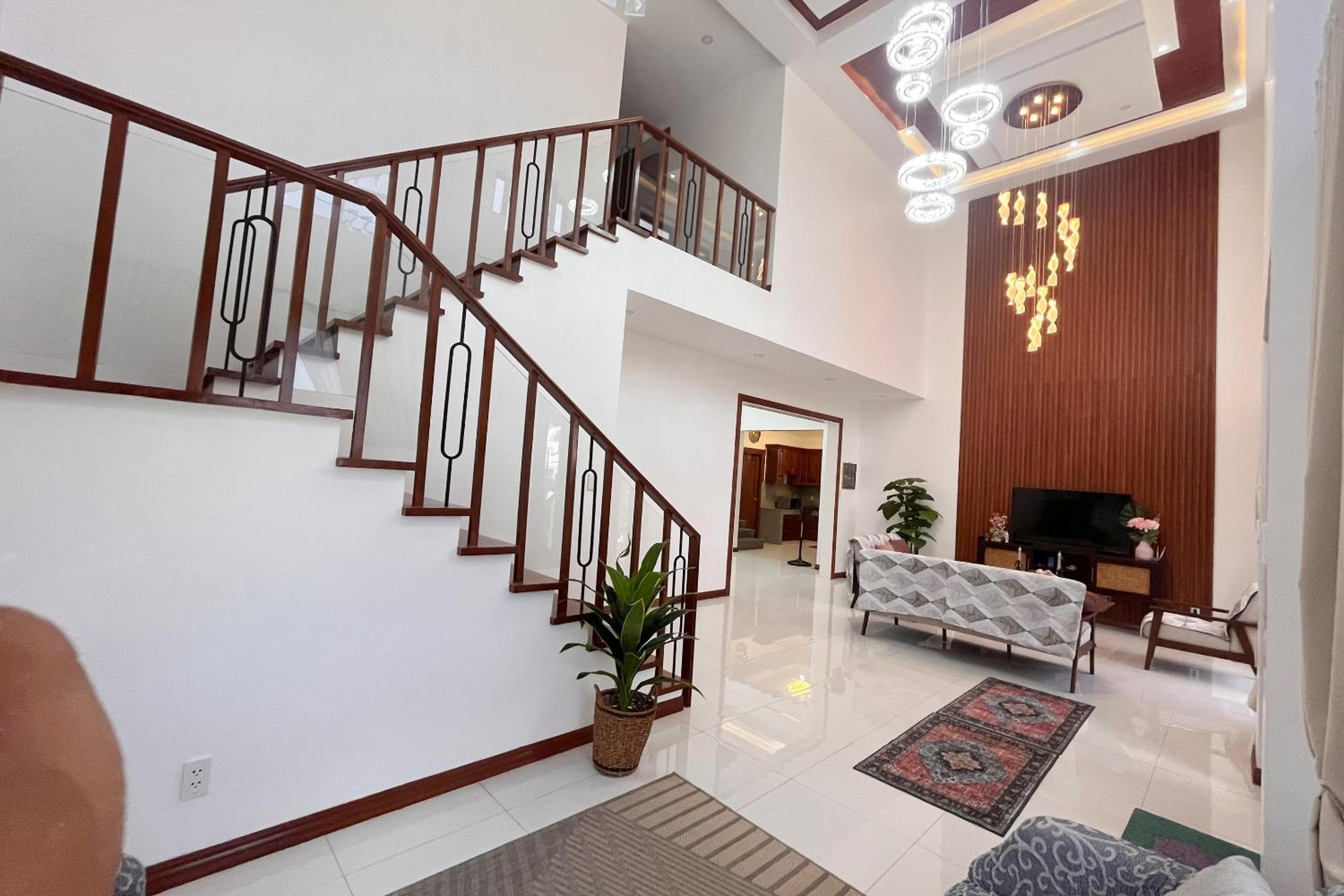 Three-Bedroom Villa - Photo 9