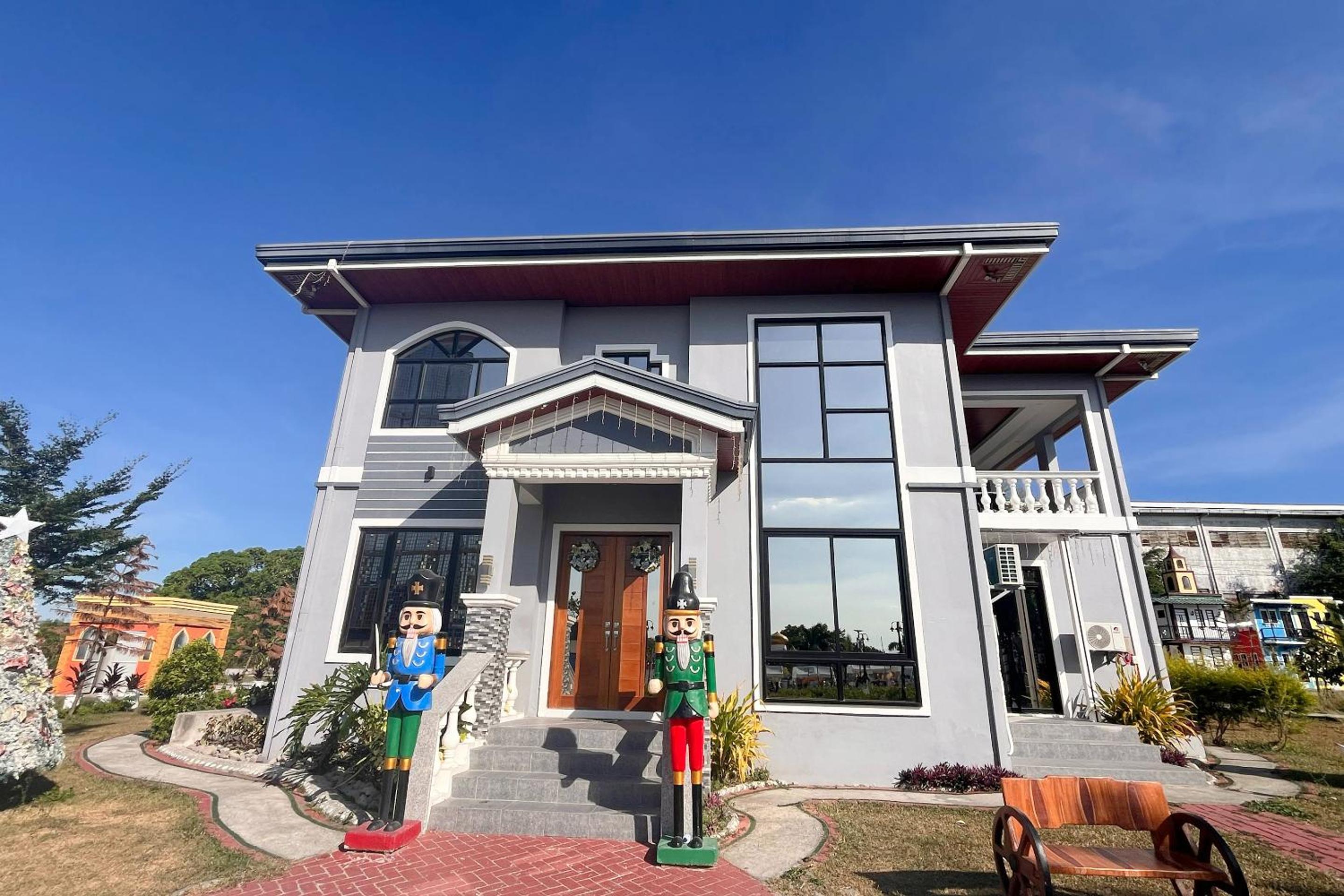 Three-Bedroom Villa - Photo 13