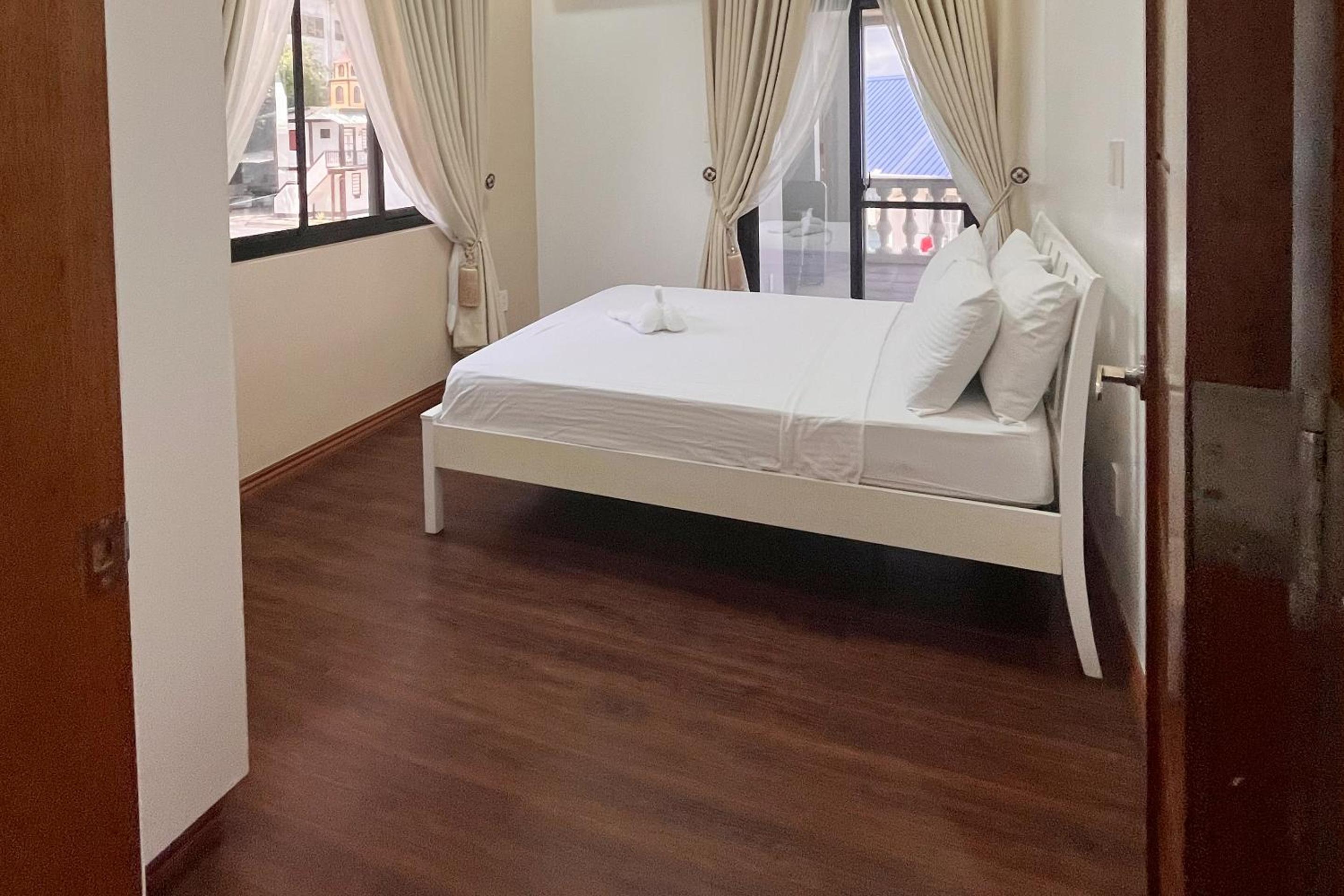 Three-Bedroom Villa - Photo 18