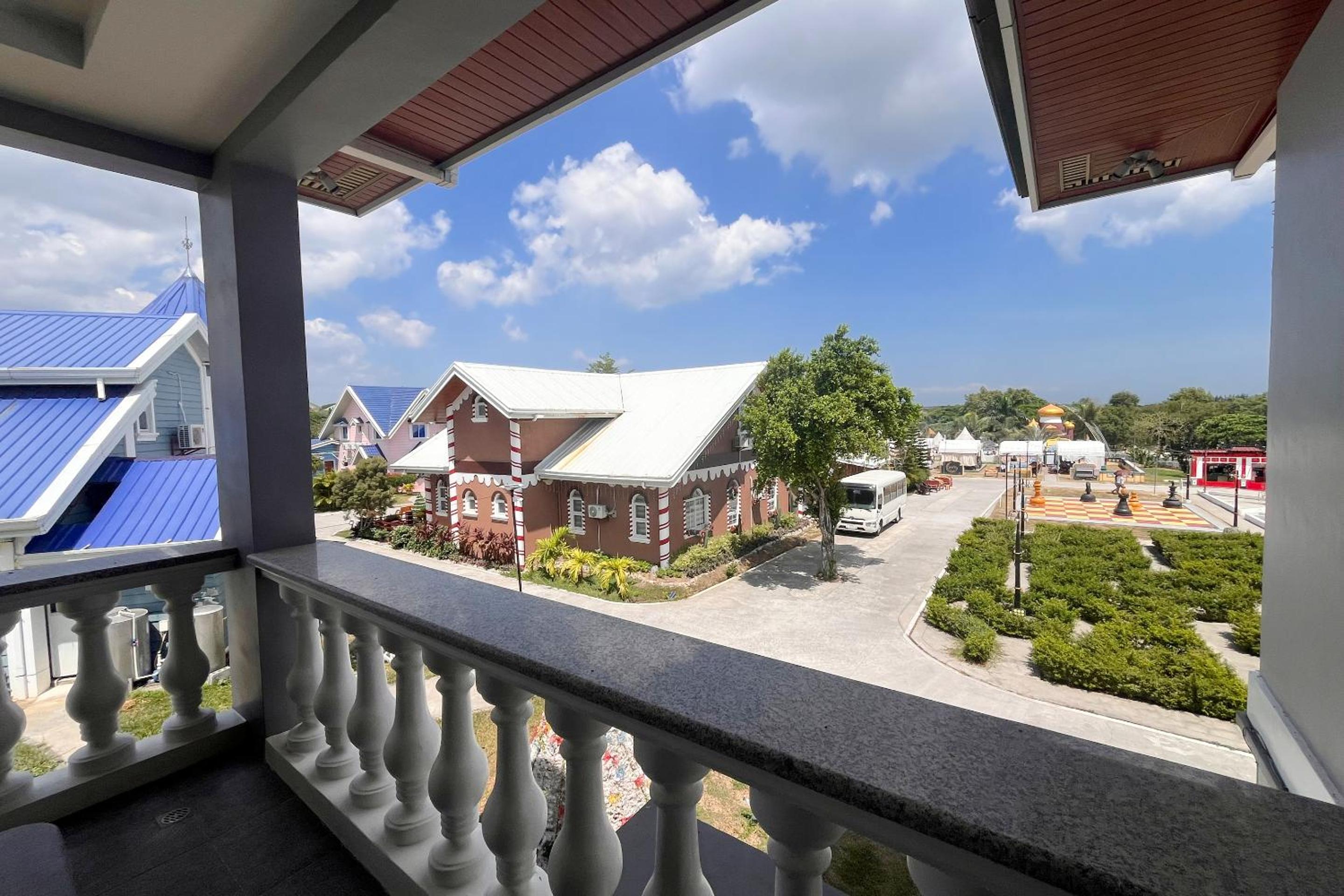 Three-Bedroom Villa - Photo 19