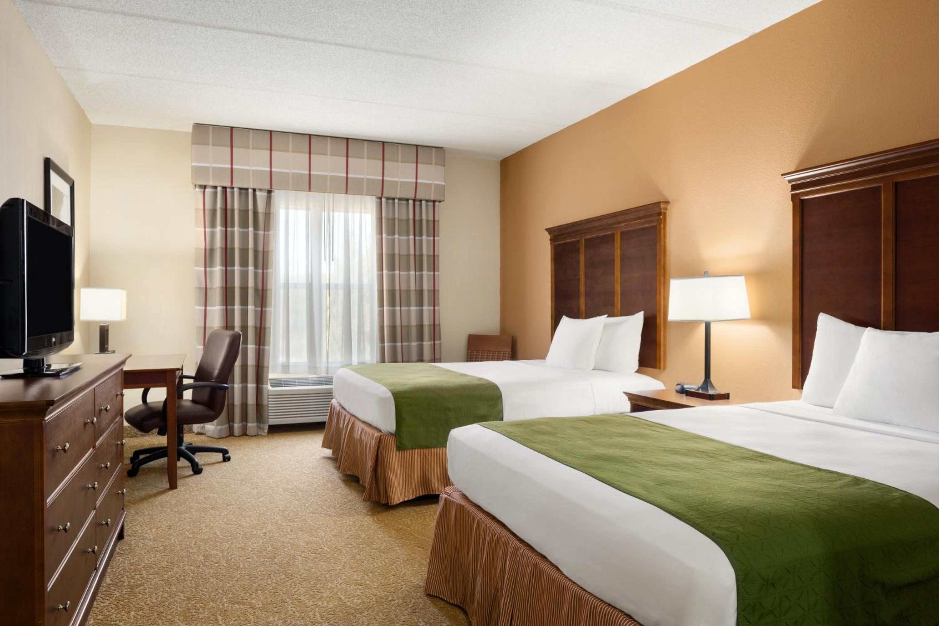 Queen Room with Two Queen Beds - Non-Smoking - Photo 1