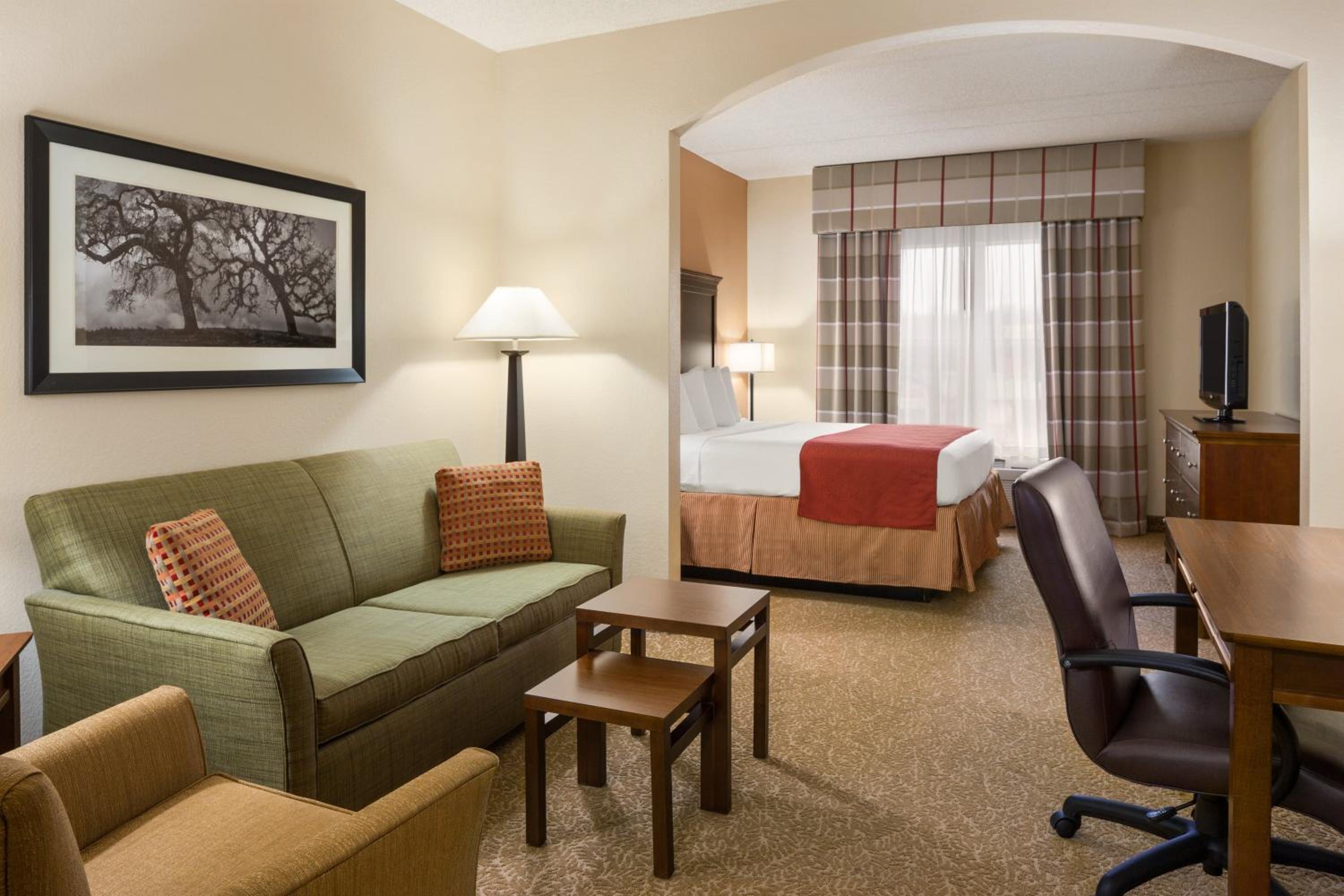 King Suite - Non-Smoking - Photo 1
