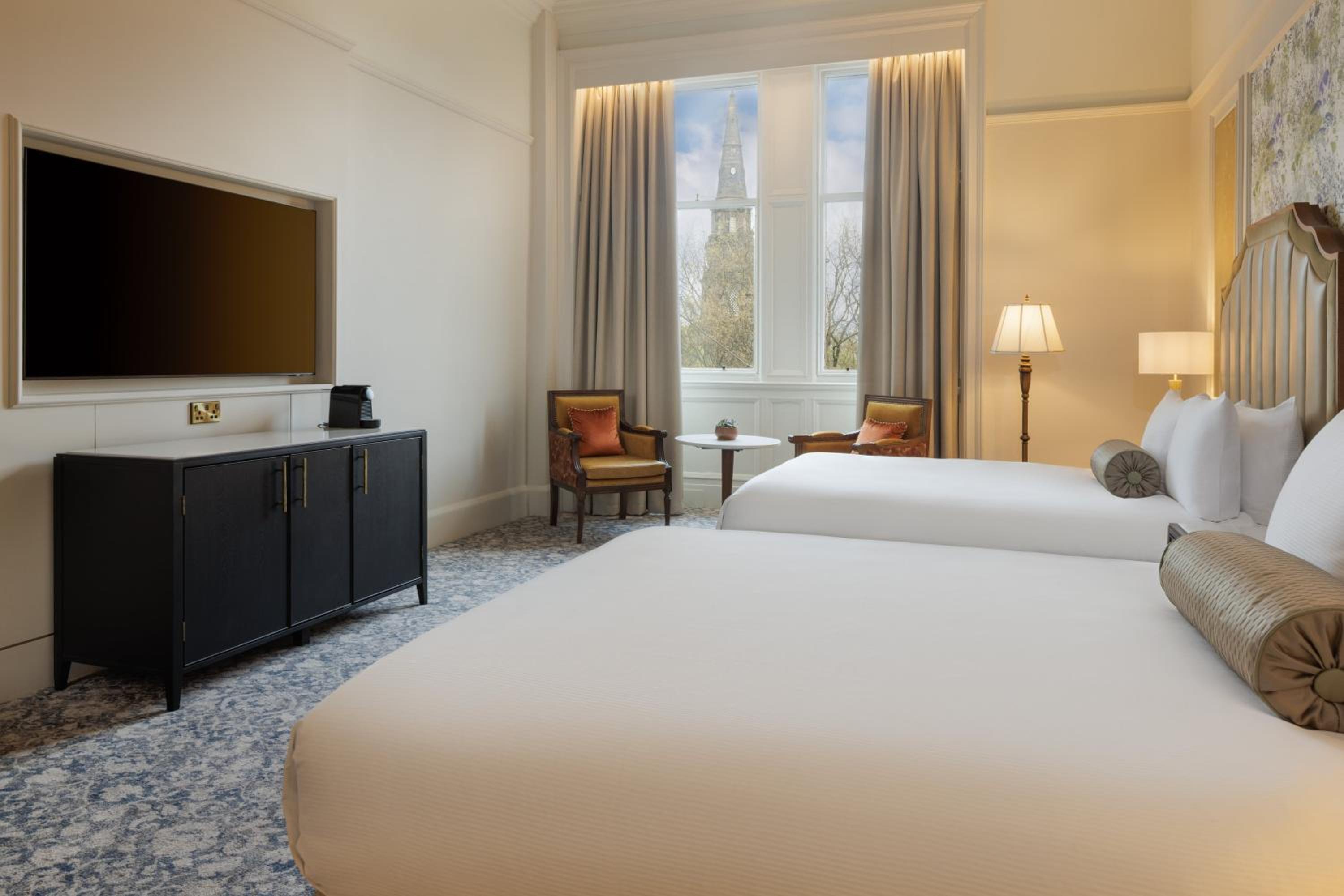 Premier Queen Room with Two Queen Beds and Castle View - Photo 2