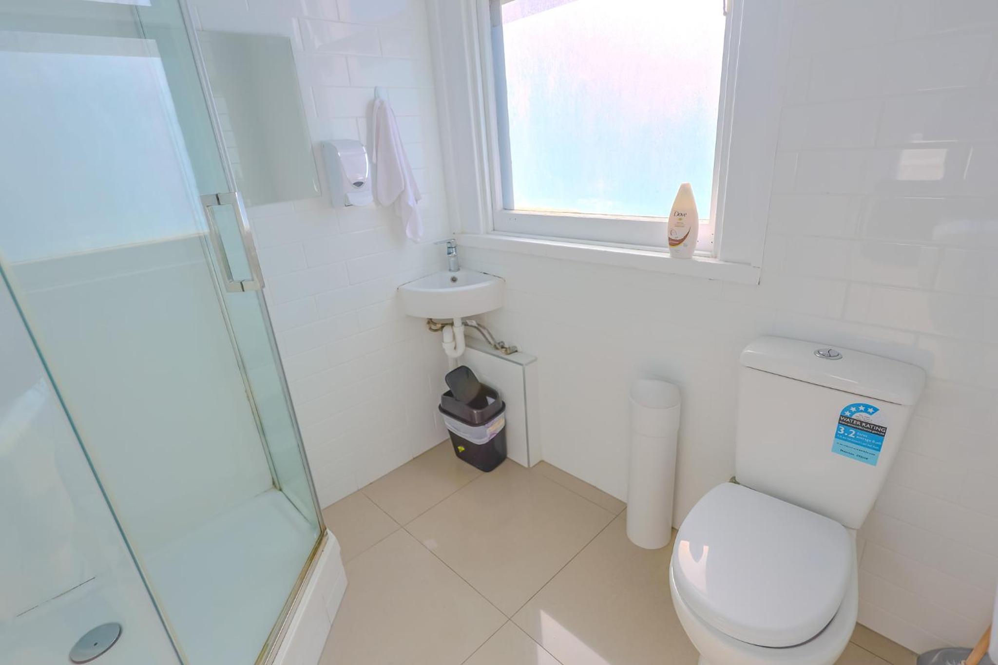 Twin Room with Bathroom - Photo 2