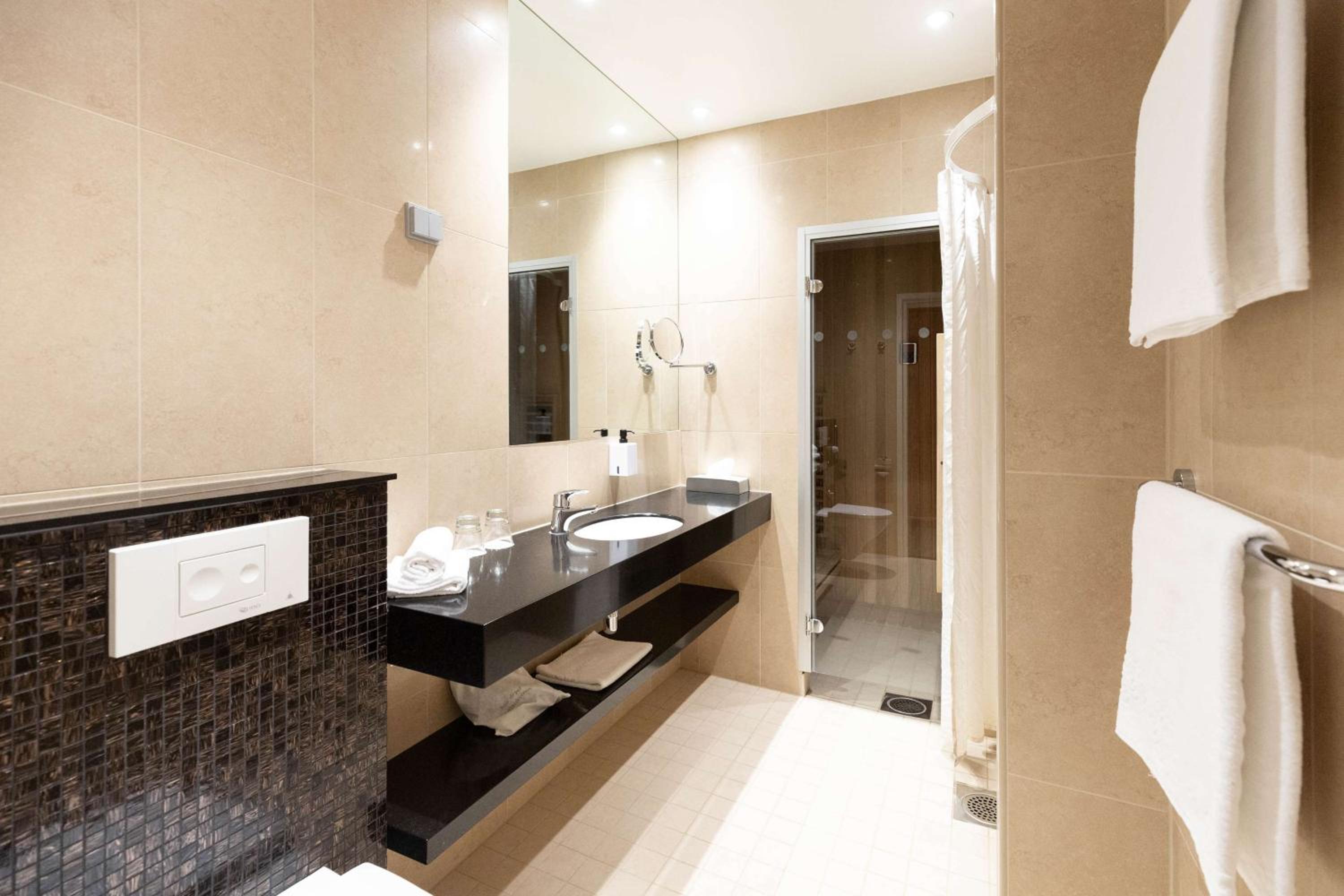Queen Room - Photo 1