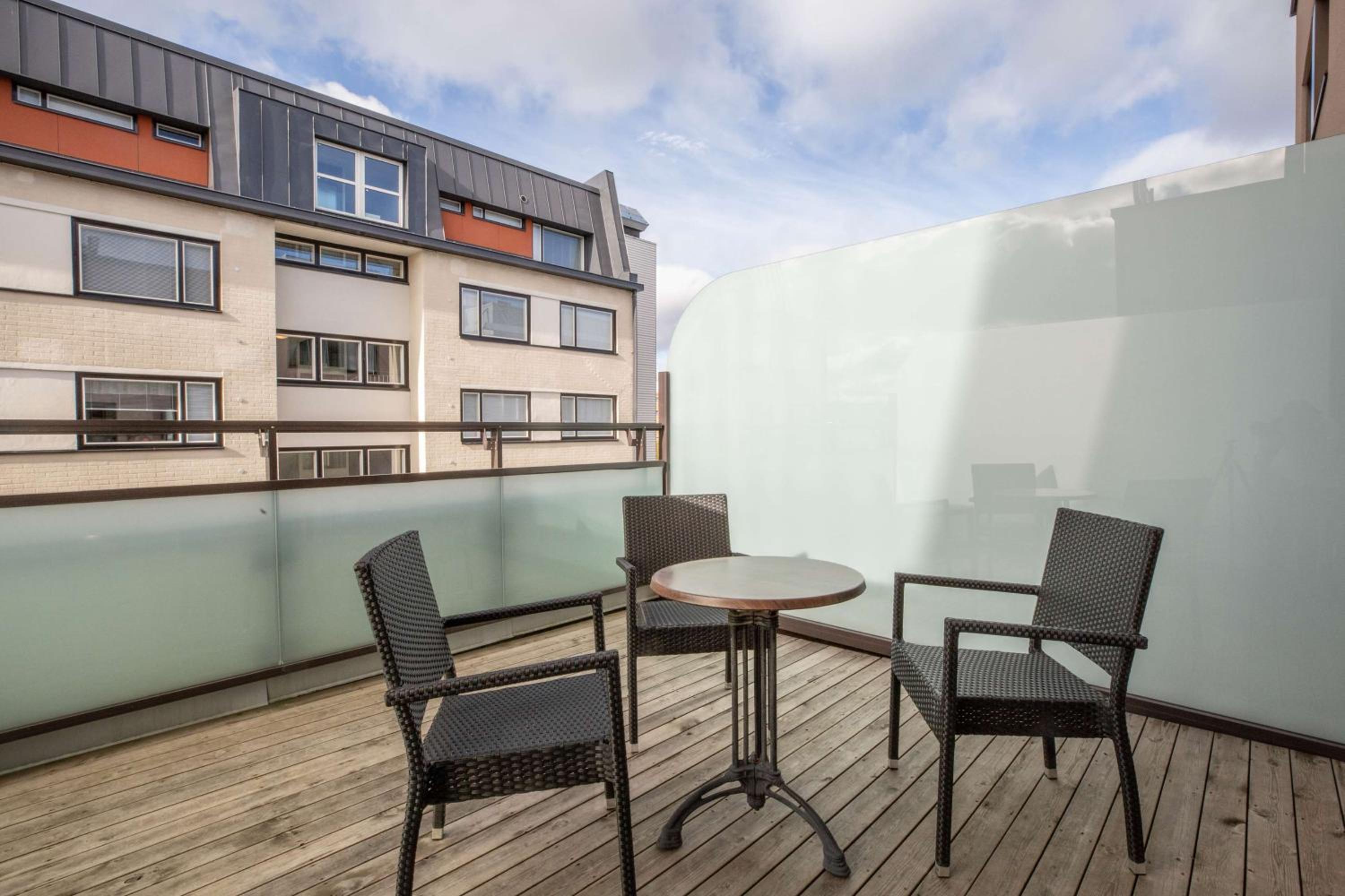 Superior Balcony - Photo 4