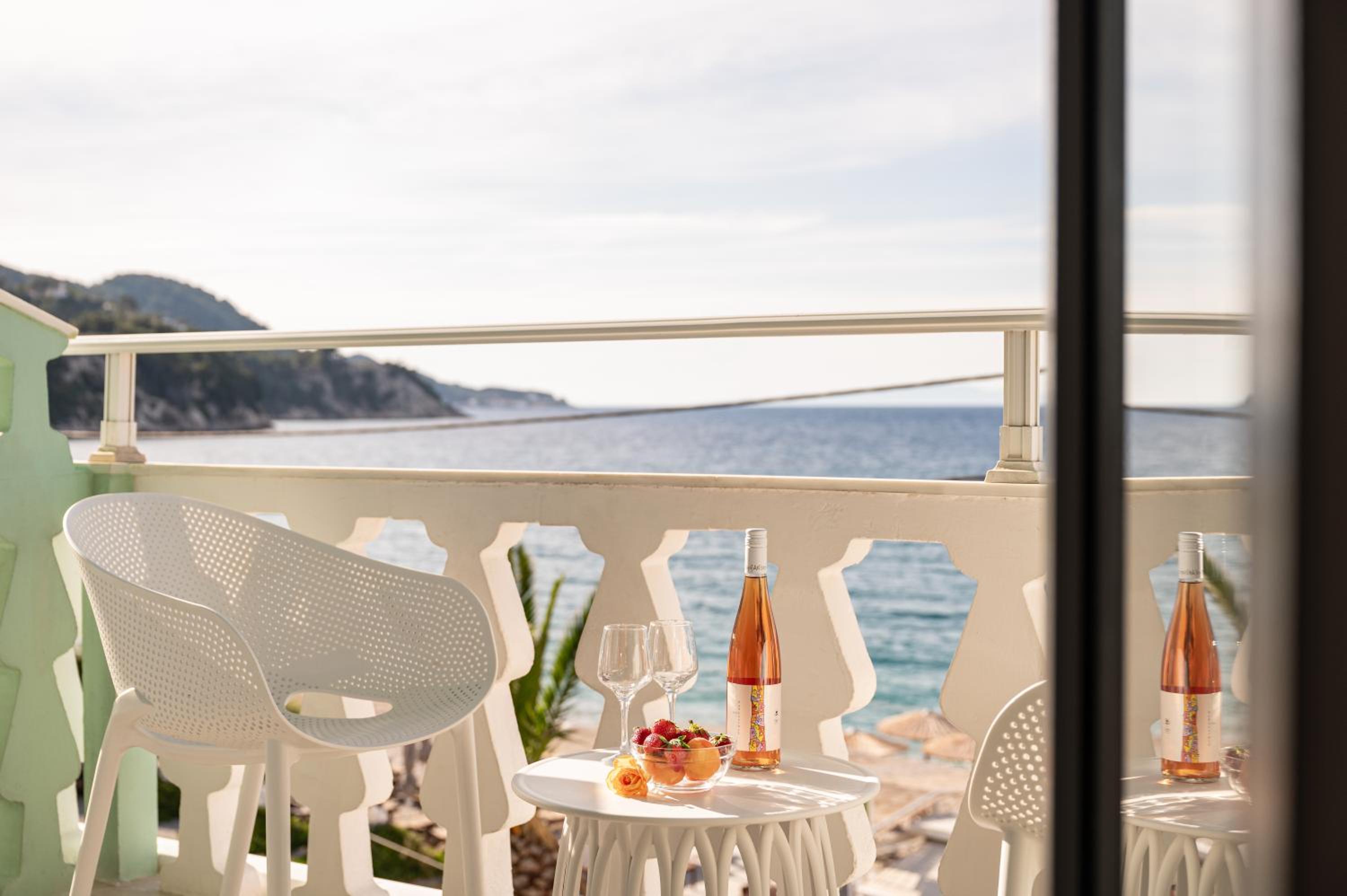 Superior Twin Room with Sea View photo 2