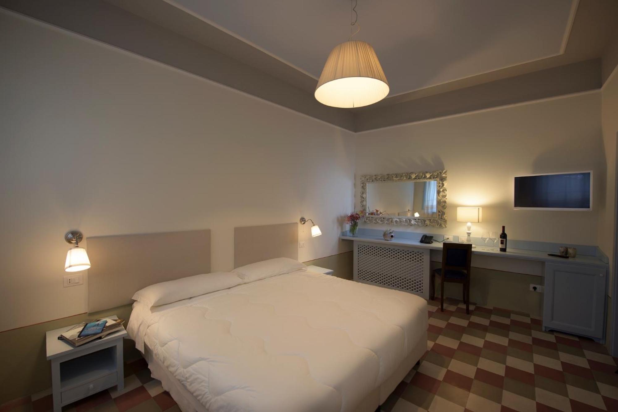 Classic Double Room - Photo 2