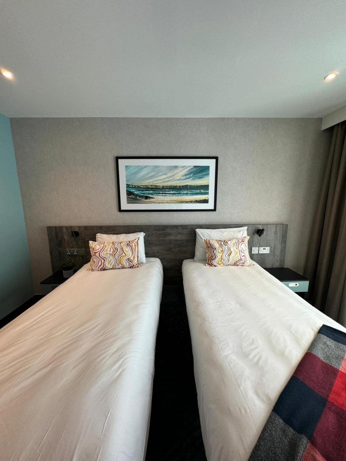 Standard Twin Room - Photo 2