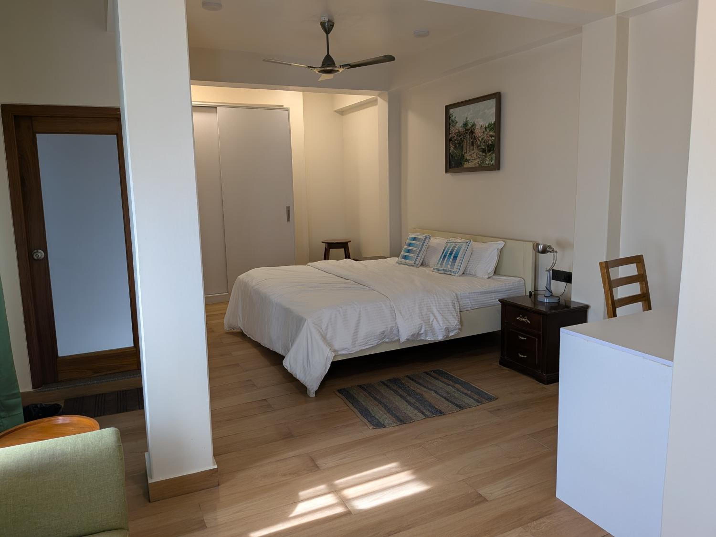 Deluxe Double Room with Balcony photo 3