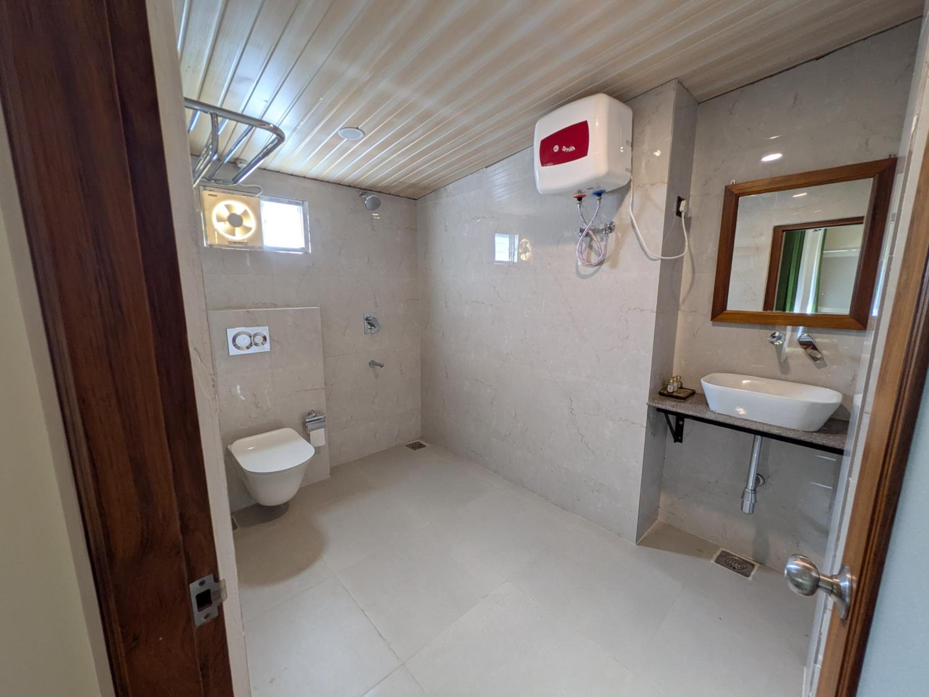 Deluxe Double Room with Balcony photo 1